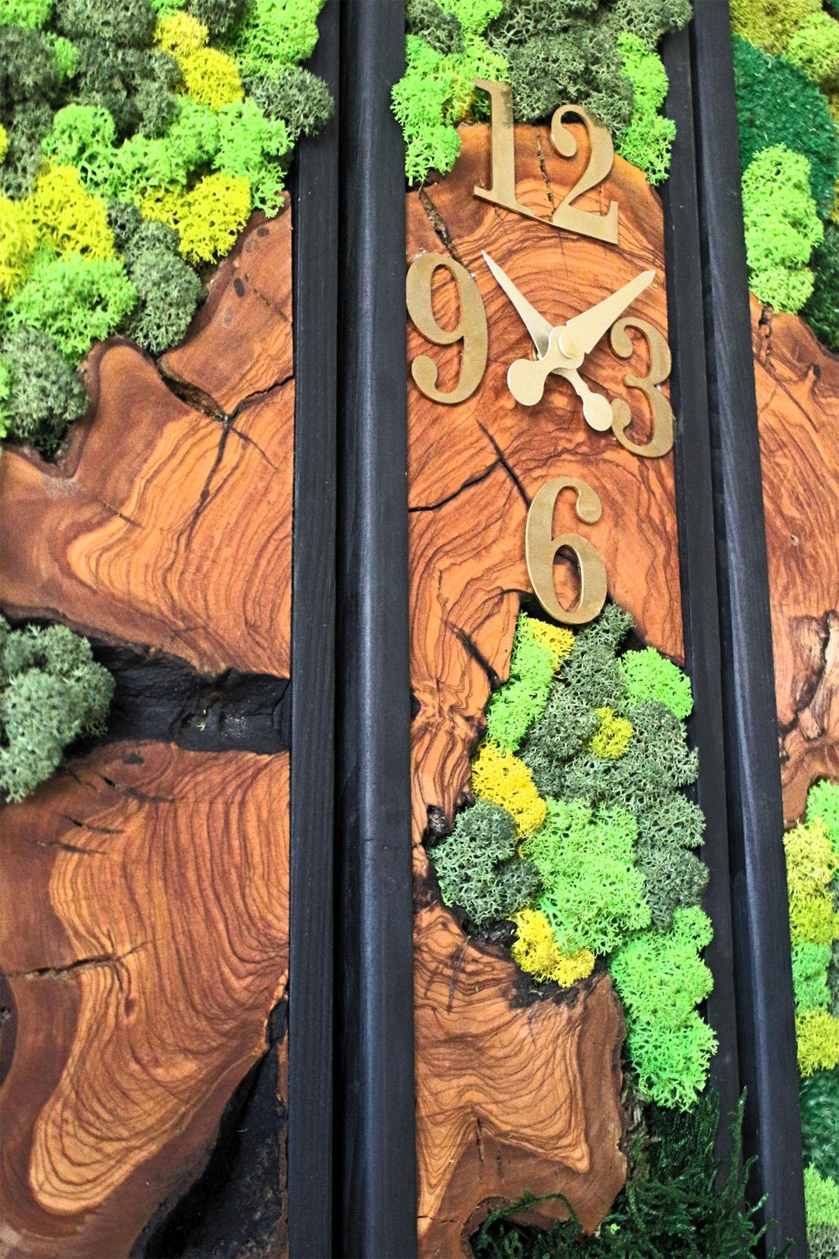 Moss Vertcial Clock