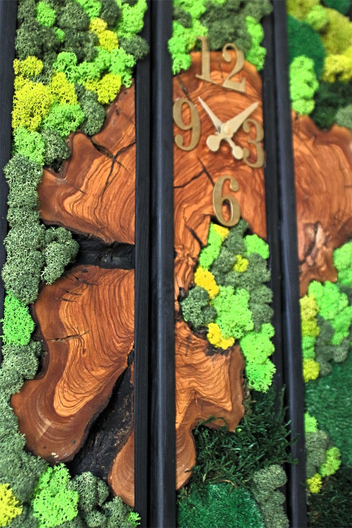 Moss Vertcial Clock
