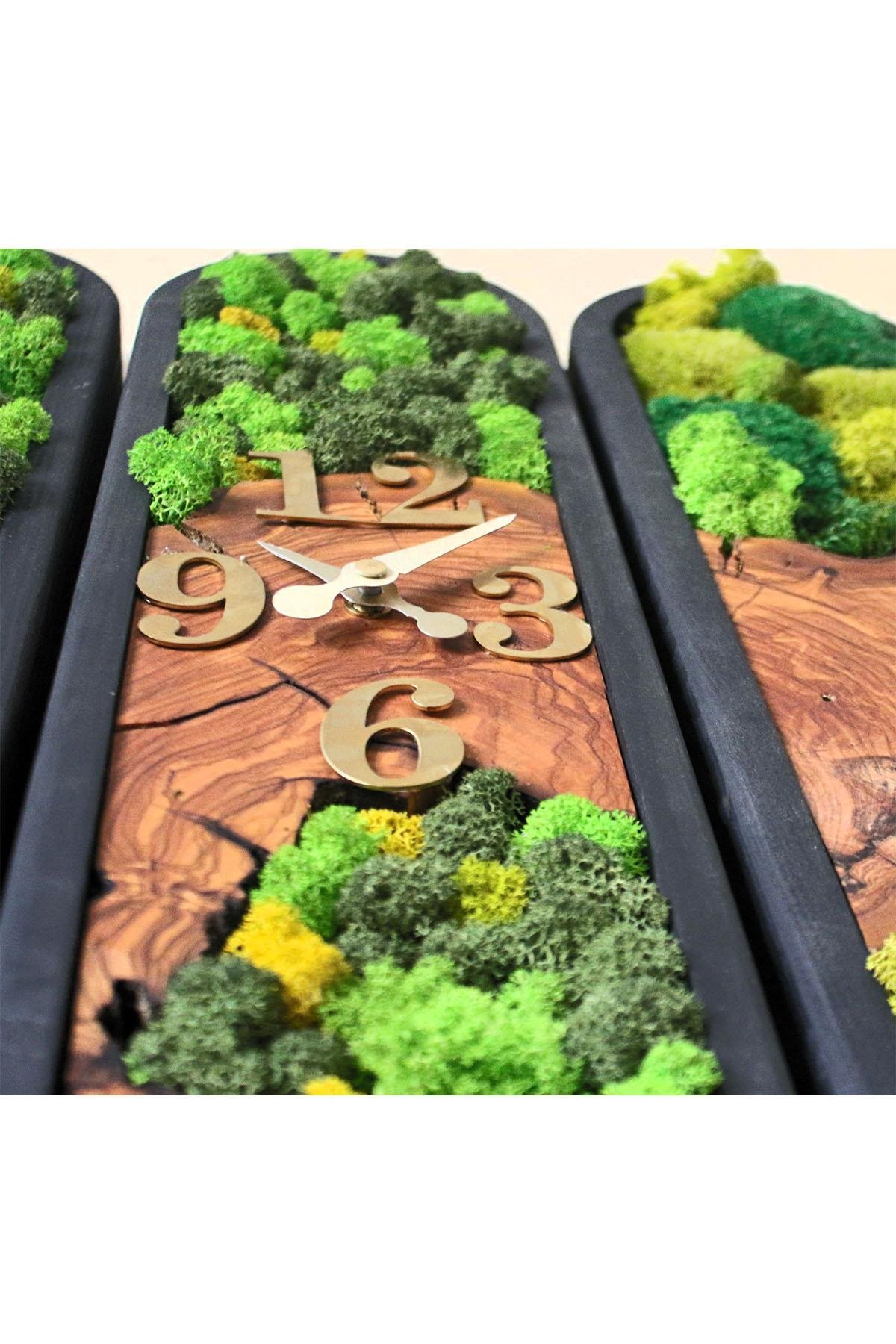 Moss Vertcial Clock