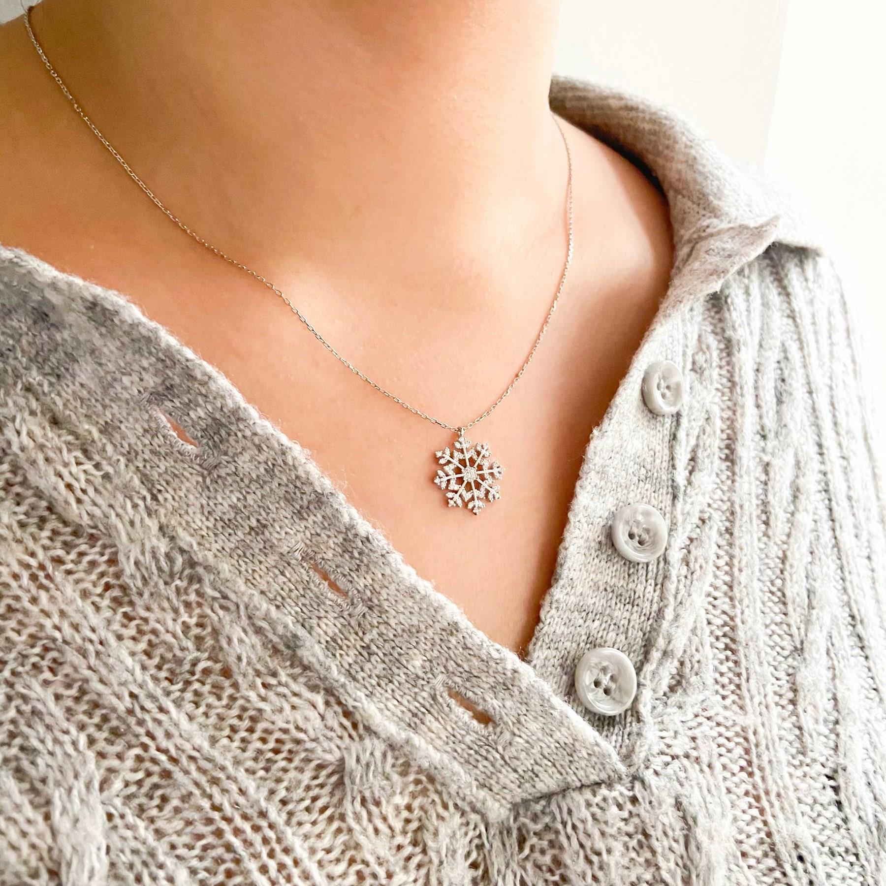 925 Ayar Gümüş Kar Tanesi Zirkon Taşlı Kolye GK-109