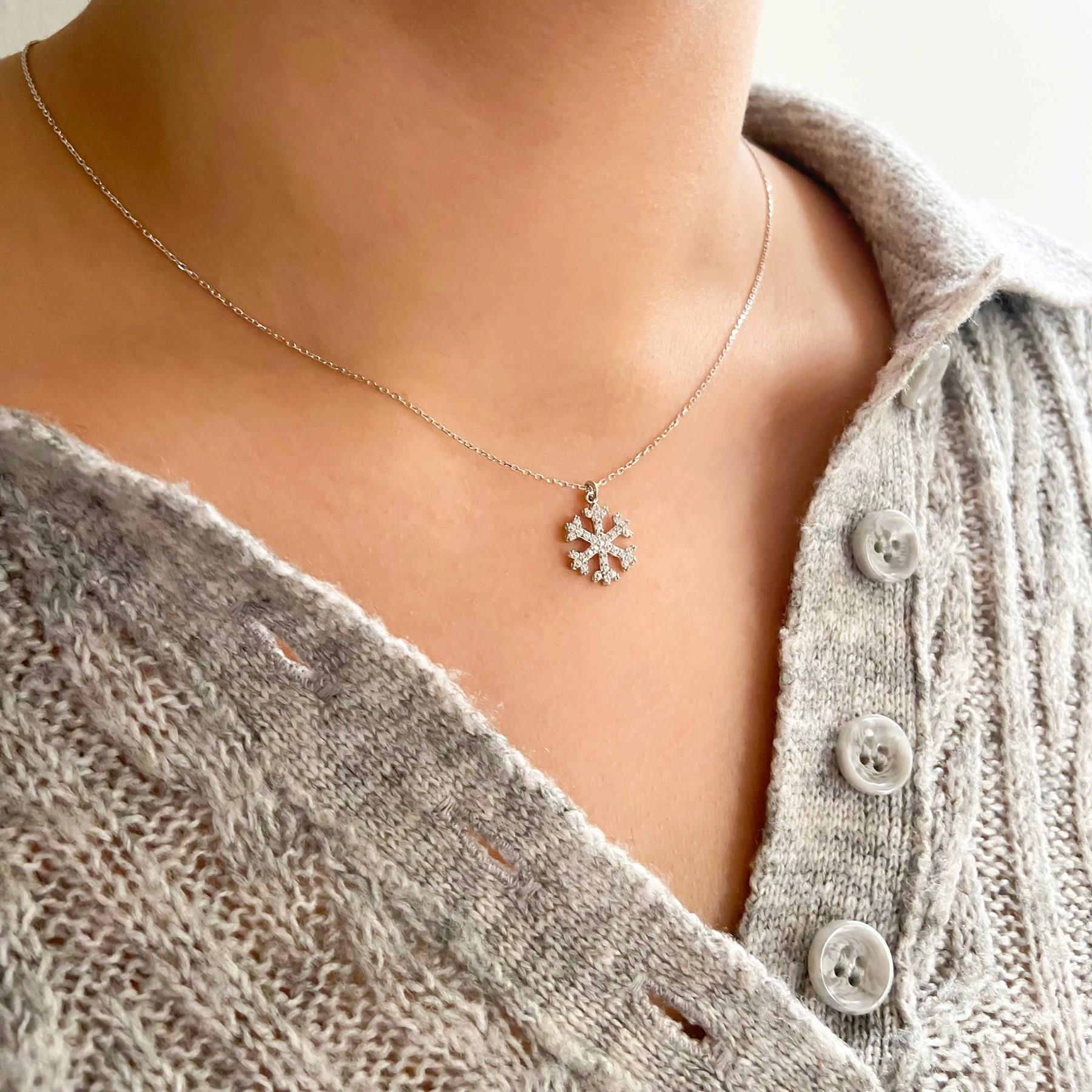 925 Ayar Gümüş Zirkon Taşlı Kar Tanesi Kolye GK-124