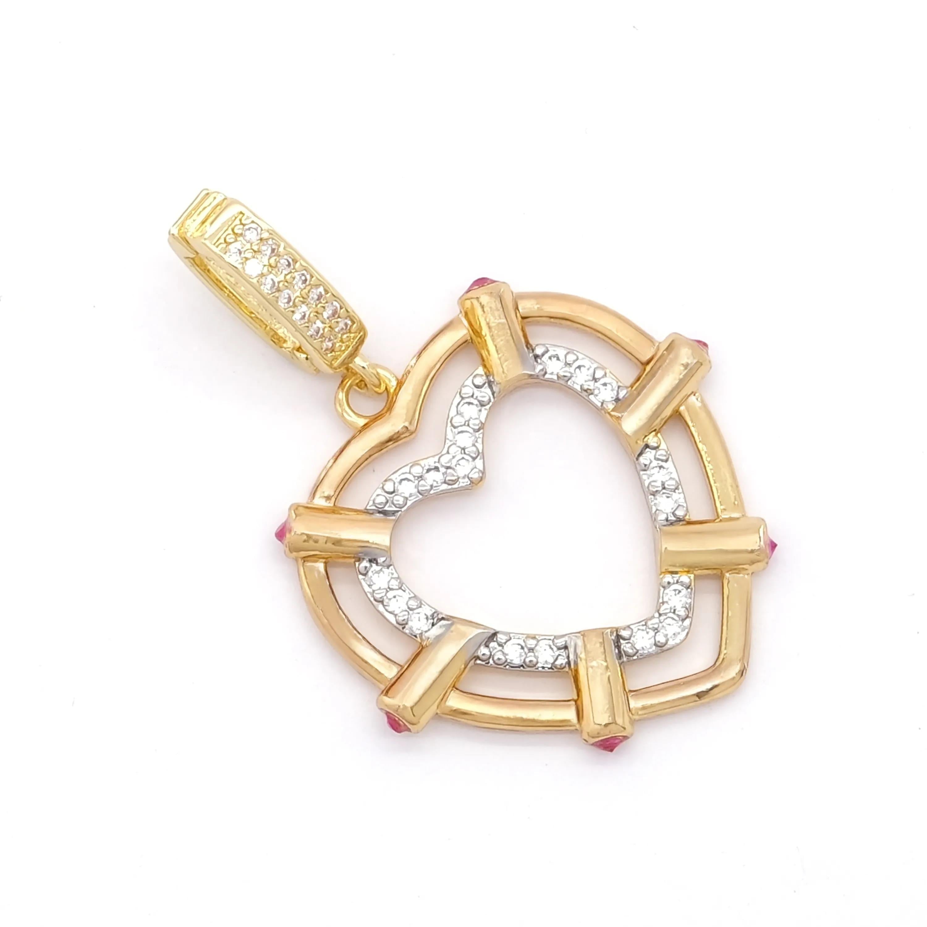 Ajda Charm Çelik Altın Kaplama Kadın Taşlı Kalp Model-CHR-126