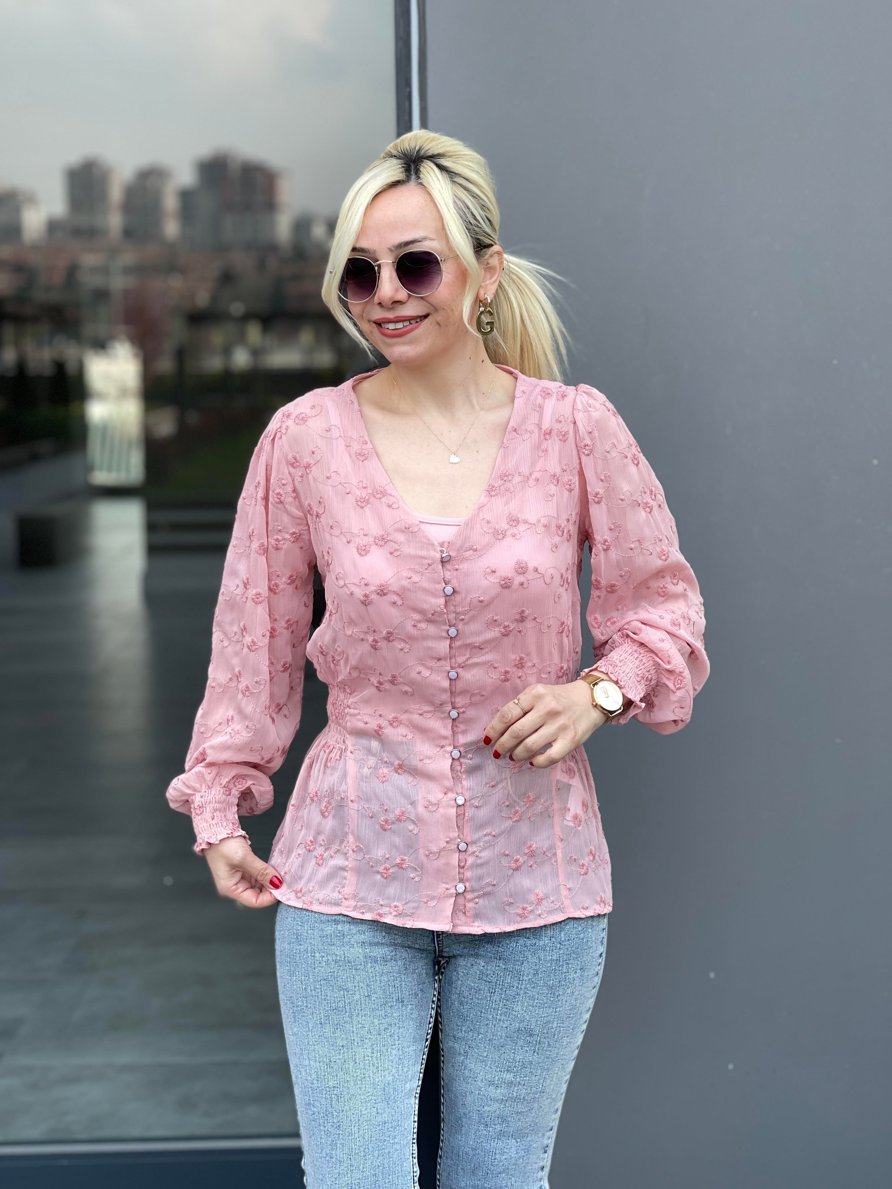 Çiçek Nakış Detaylı Pembe Bluz