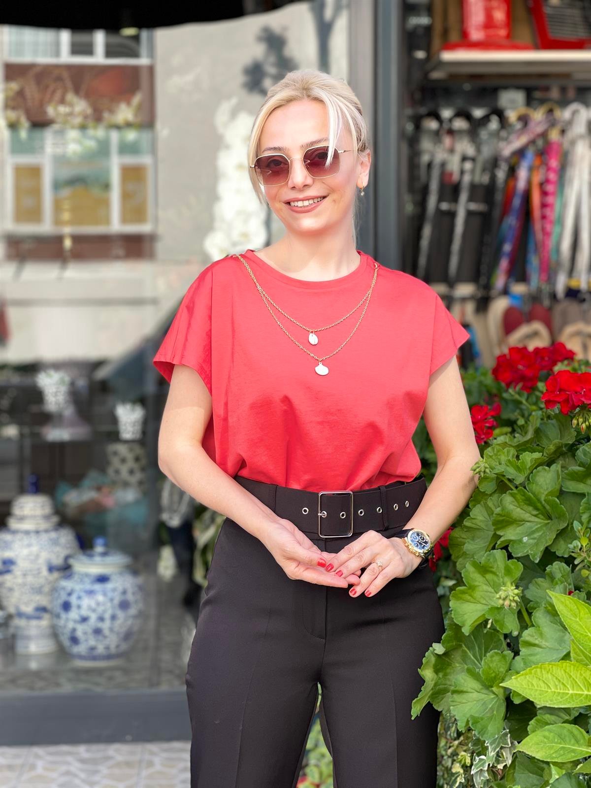 Kolye Detaylı Kırmızı (Mercan) Tişört