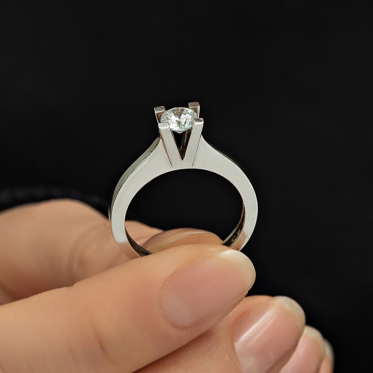 4 Tırnaklı Swarovski Taşlı 925 Gümüş Tektaş Yüzük