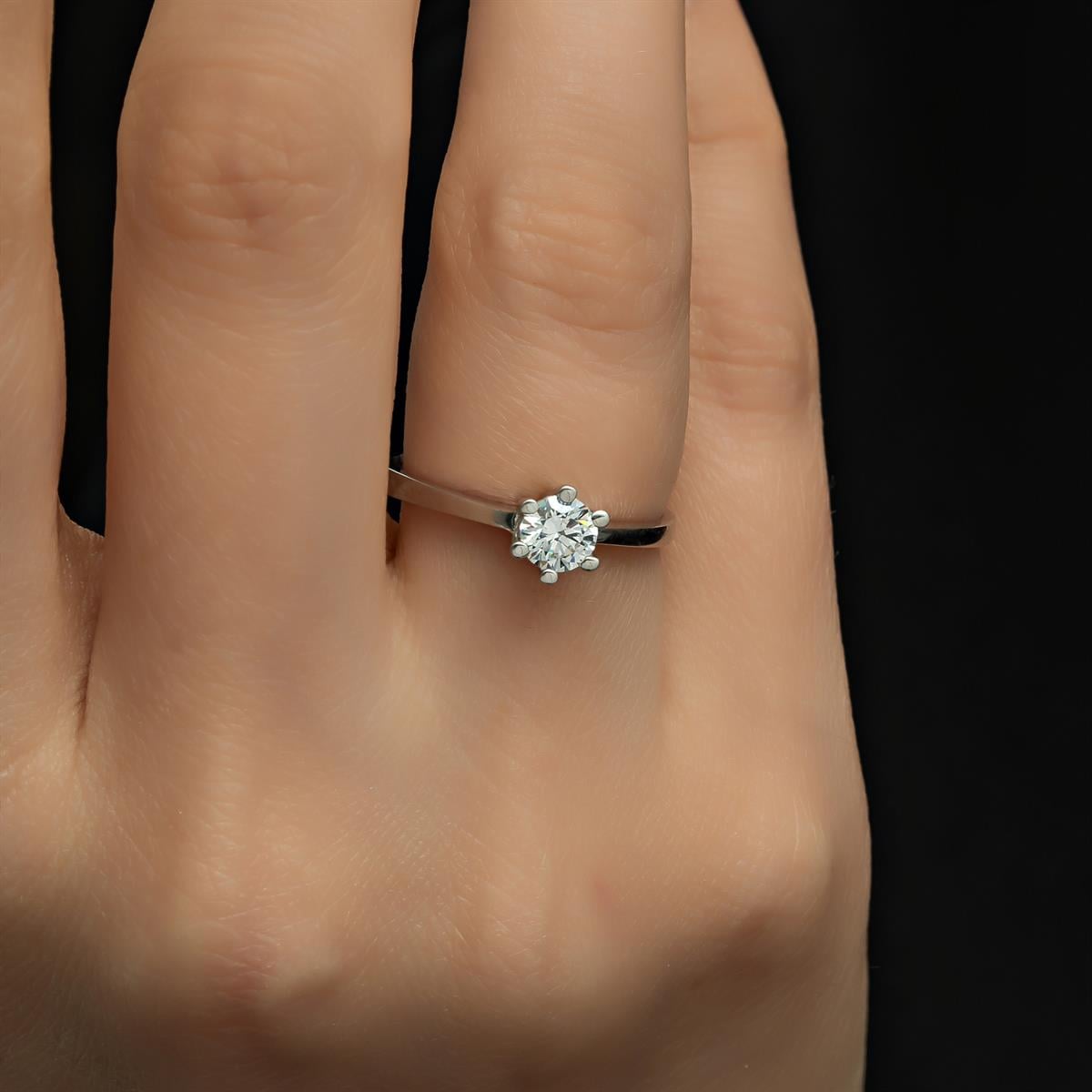 6 Tırnaklı Swarovski Taşlı Gümüş  Yüzük