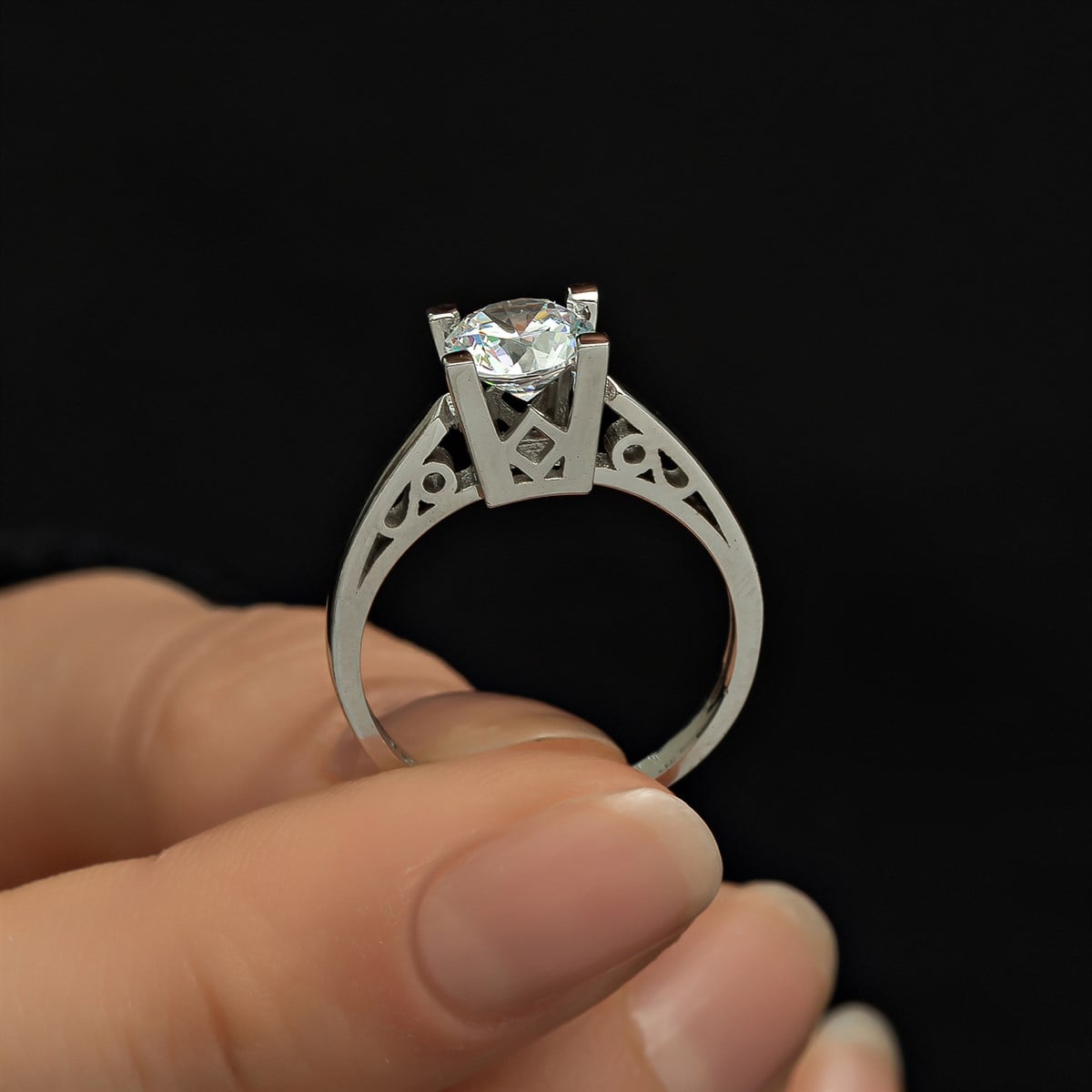 Pırlanta Montür Swarovski Gümüş Yüzük