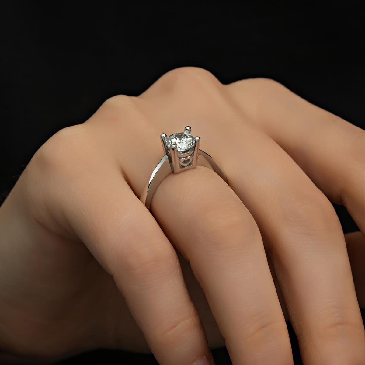 Swarovski Taşlı Kalp Motifli Gümüş Tektaş Yüzük