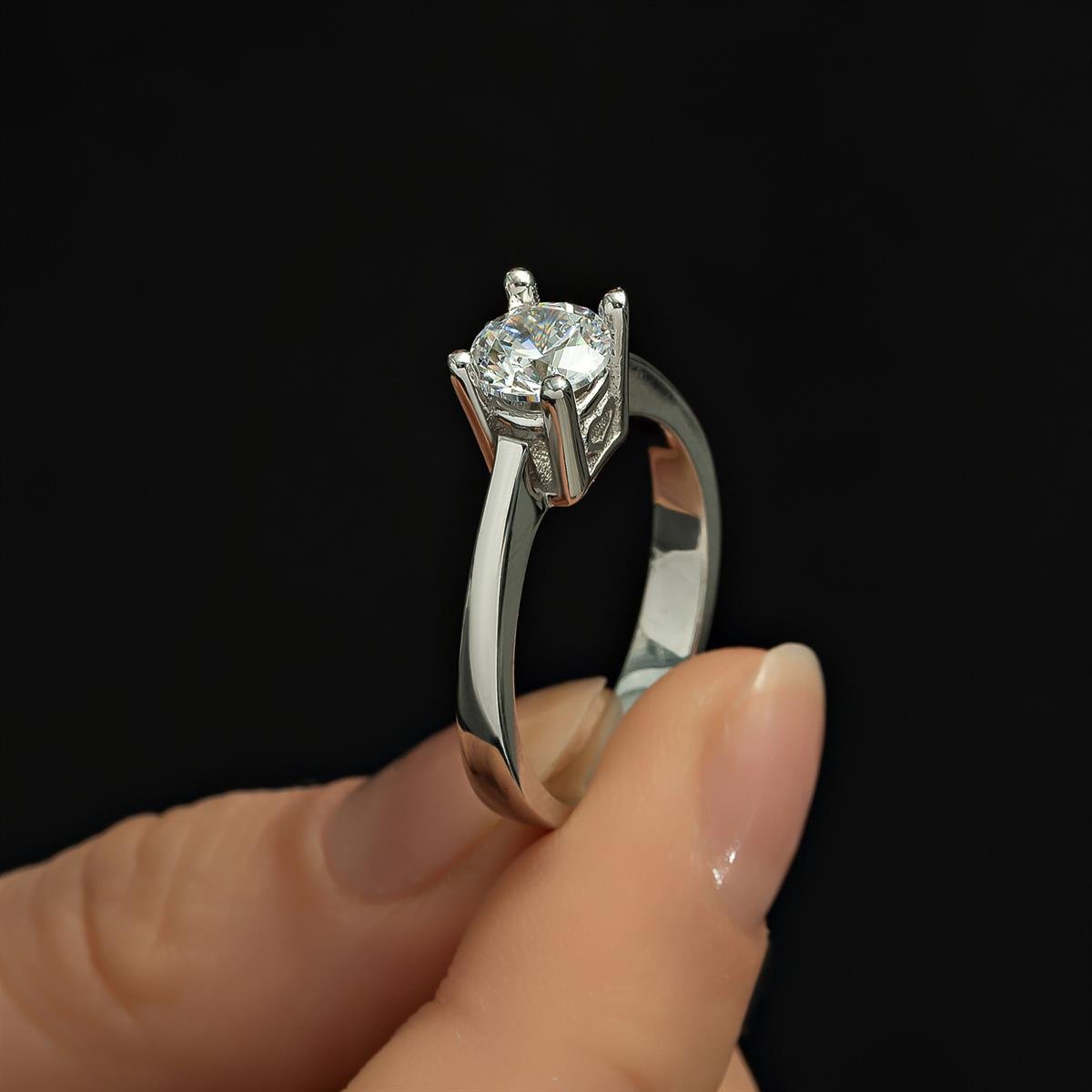 Swarovski Taşlı Kalp Motifli Gümüş Tektaş Yüzük