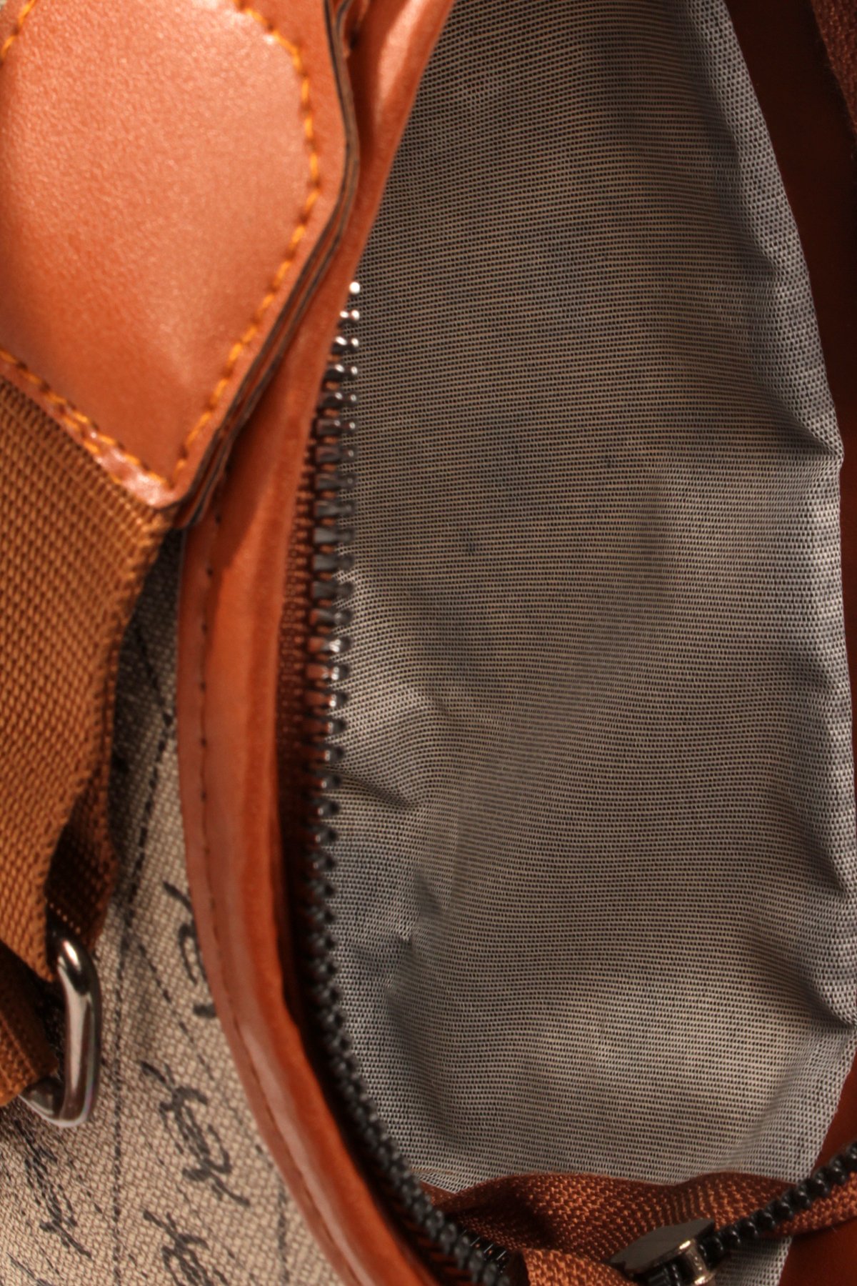 LWE20820-SyhTalhaLuwwe Bag'sKadın Desenli Deri Fermuarlı Kapama Kolon Askılı Astarlı Baget Tarz Omuz Çantası (20820)