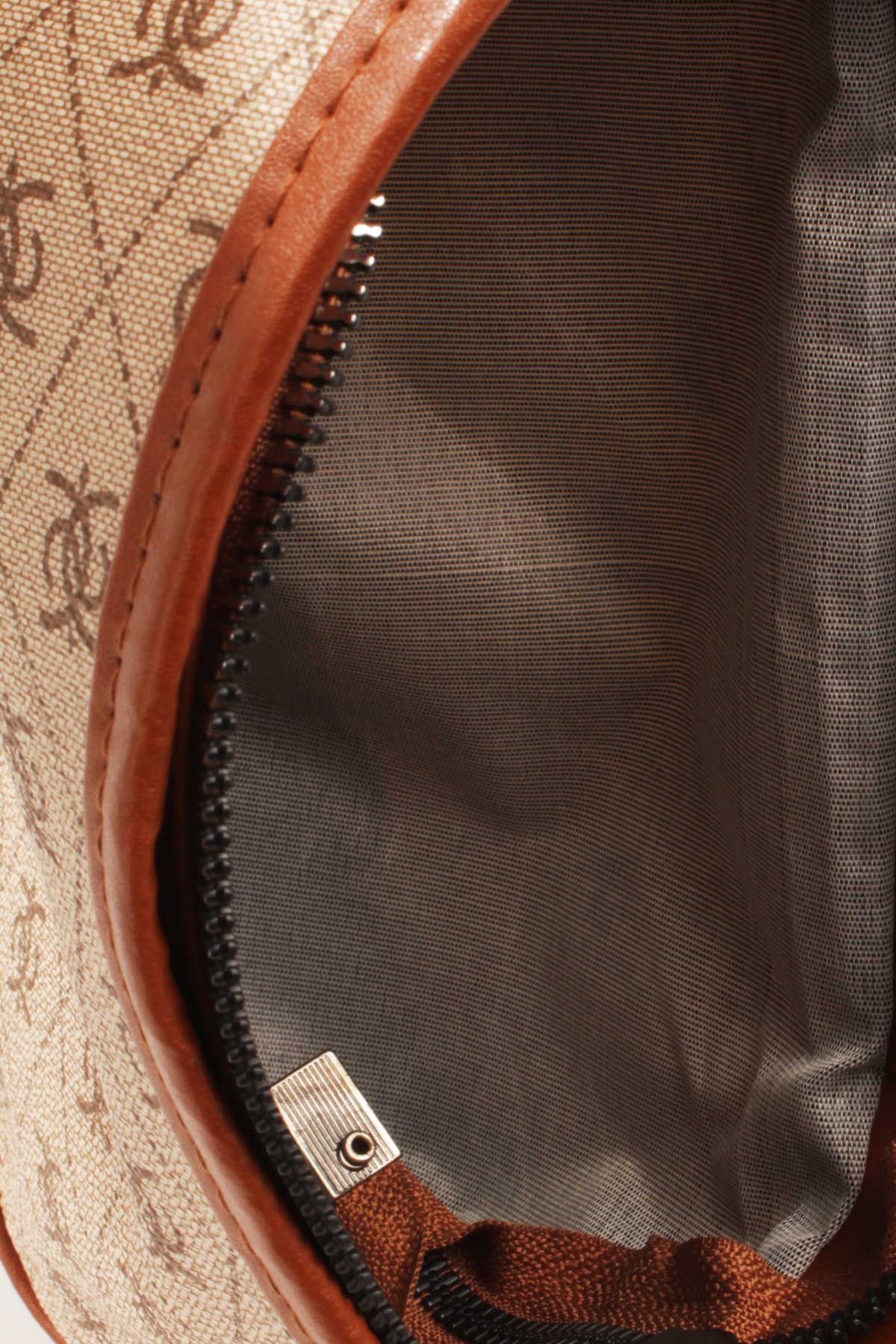 LWE20820-SyhTalhaLuwwe Bag'sKadın Desenli Deri Fermuarlı Kapama Kolon Askılı Astarlı Baget Tarz Omuz Çantası (20820)