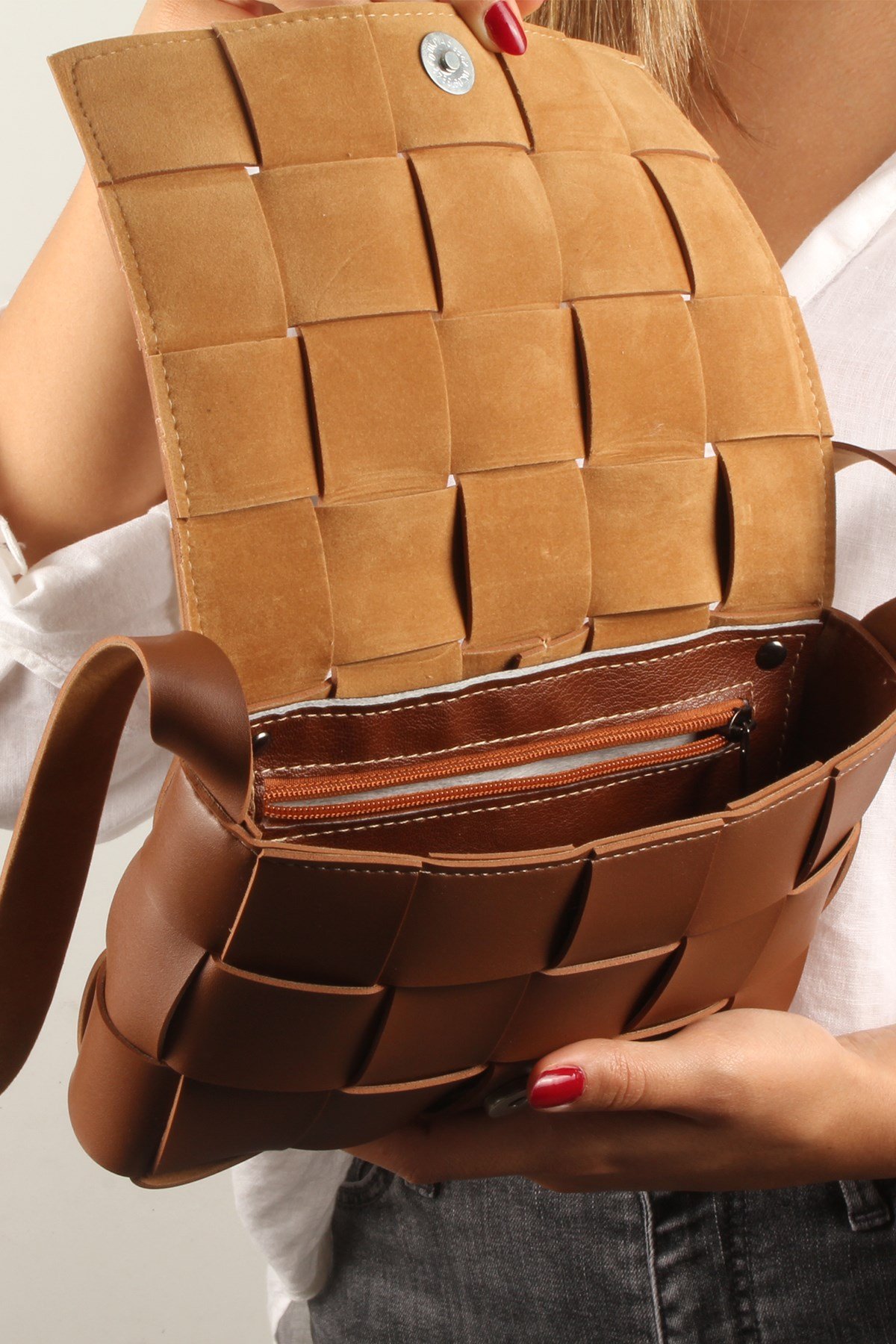 LWE20389-SLuwweLuwwe Bag'sKadın Şerit Kesimli Baget Tarz Omuz Çantası (20389)