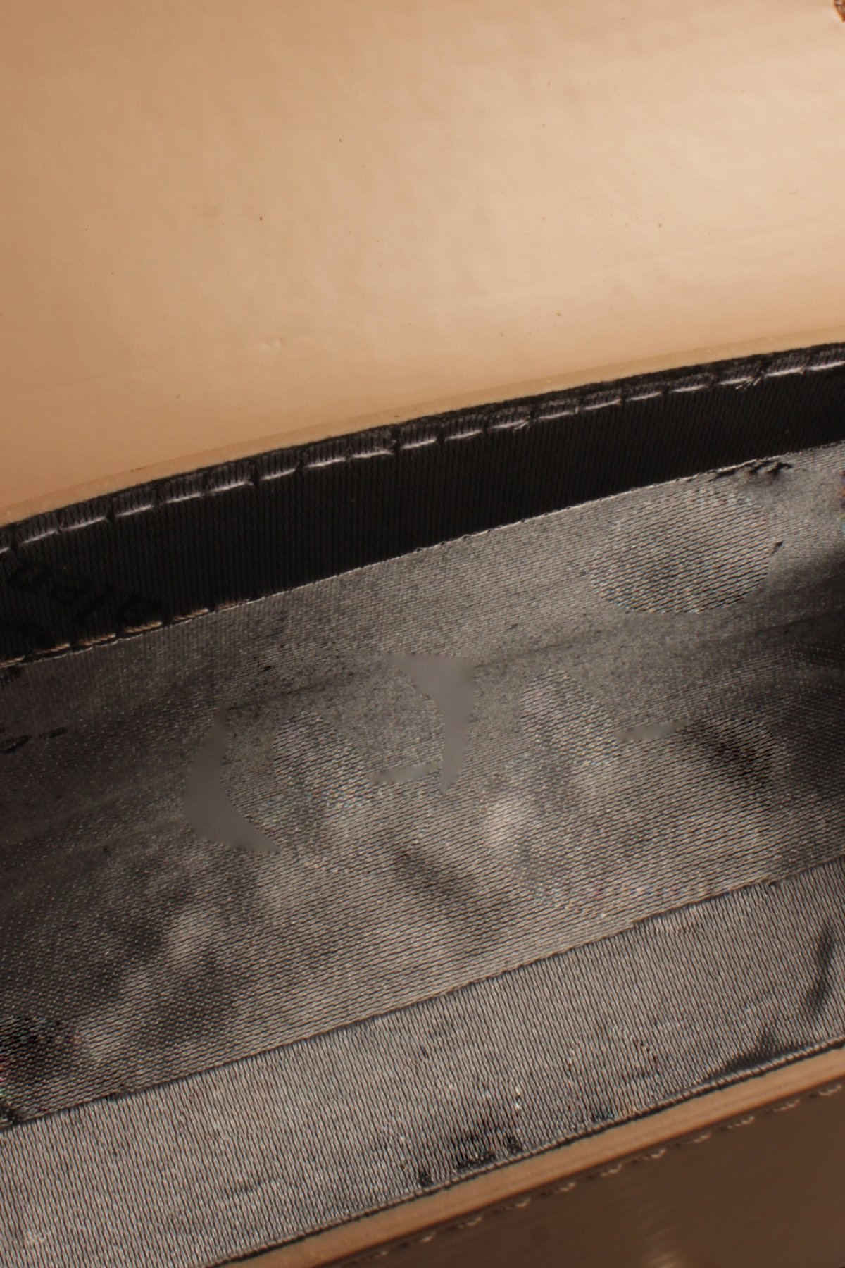 LWE1843-SyhTalhaLuwwe Bag'sKadın Şişe Dibli El Saplı Omuz Askılı Üst Kapaklı Kararmaz Aksesuarlı Mini El ve Omuz Çantası (1843)