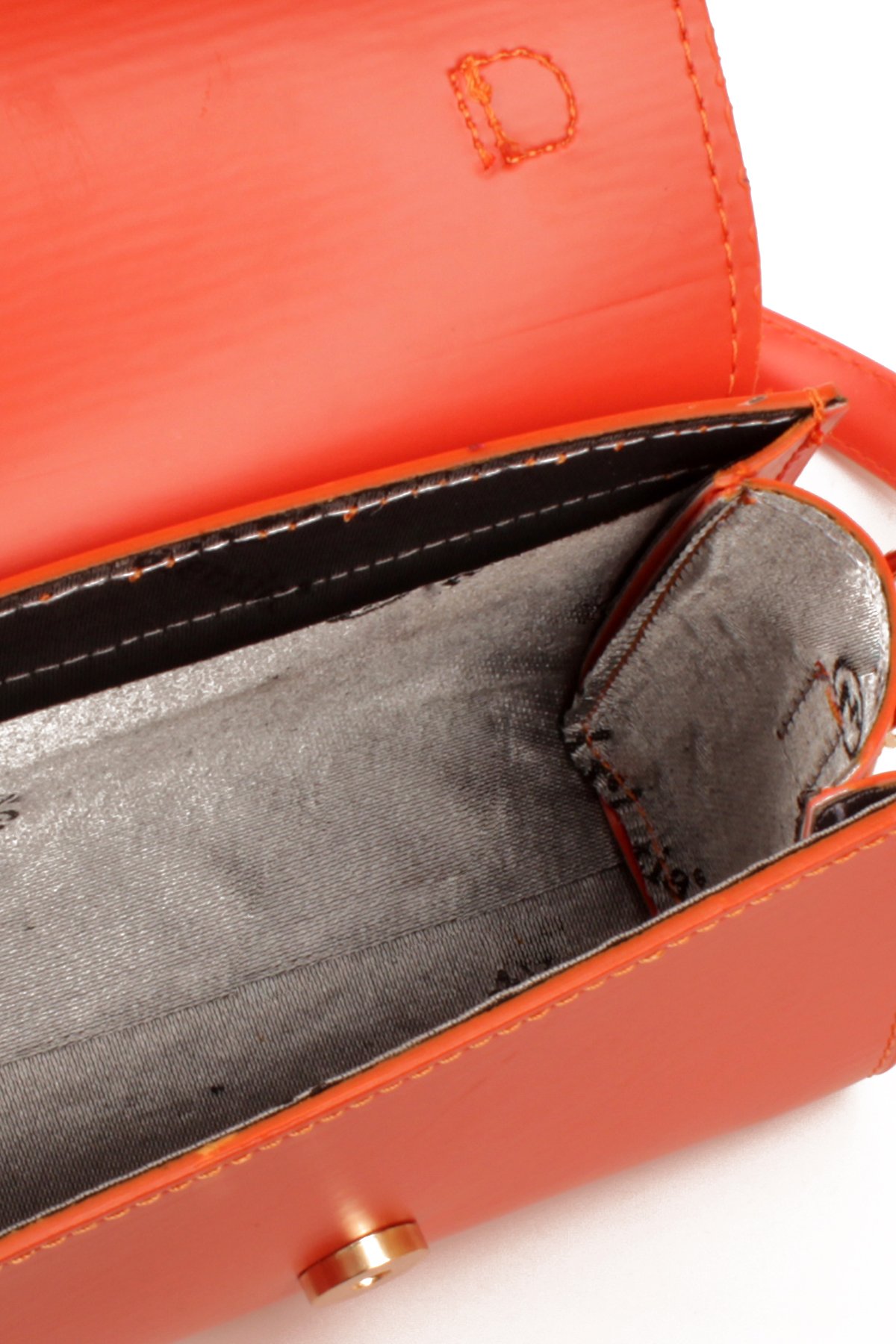 LWE1843-SyhTalhaLuwwe Bag'sKadın Şişe Dibli El Saplı Omuz Askılı Üst Kapaklı Kararmaz Aksesuarlı Mini El ve Omuz Çantası (1843)