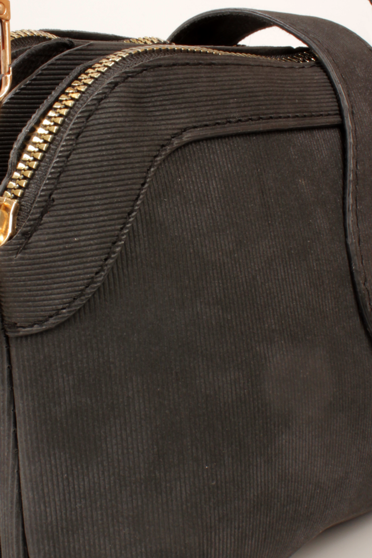 LWE1797-SyhMusabLuwwe Bag'sKadın Üç Bölmeli Fermuarlı ve Kilit Kapak Detaylı Nubuk Deri Omuz Çantası (1797)