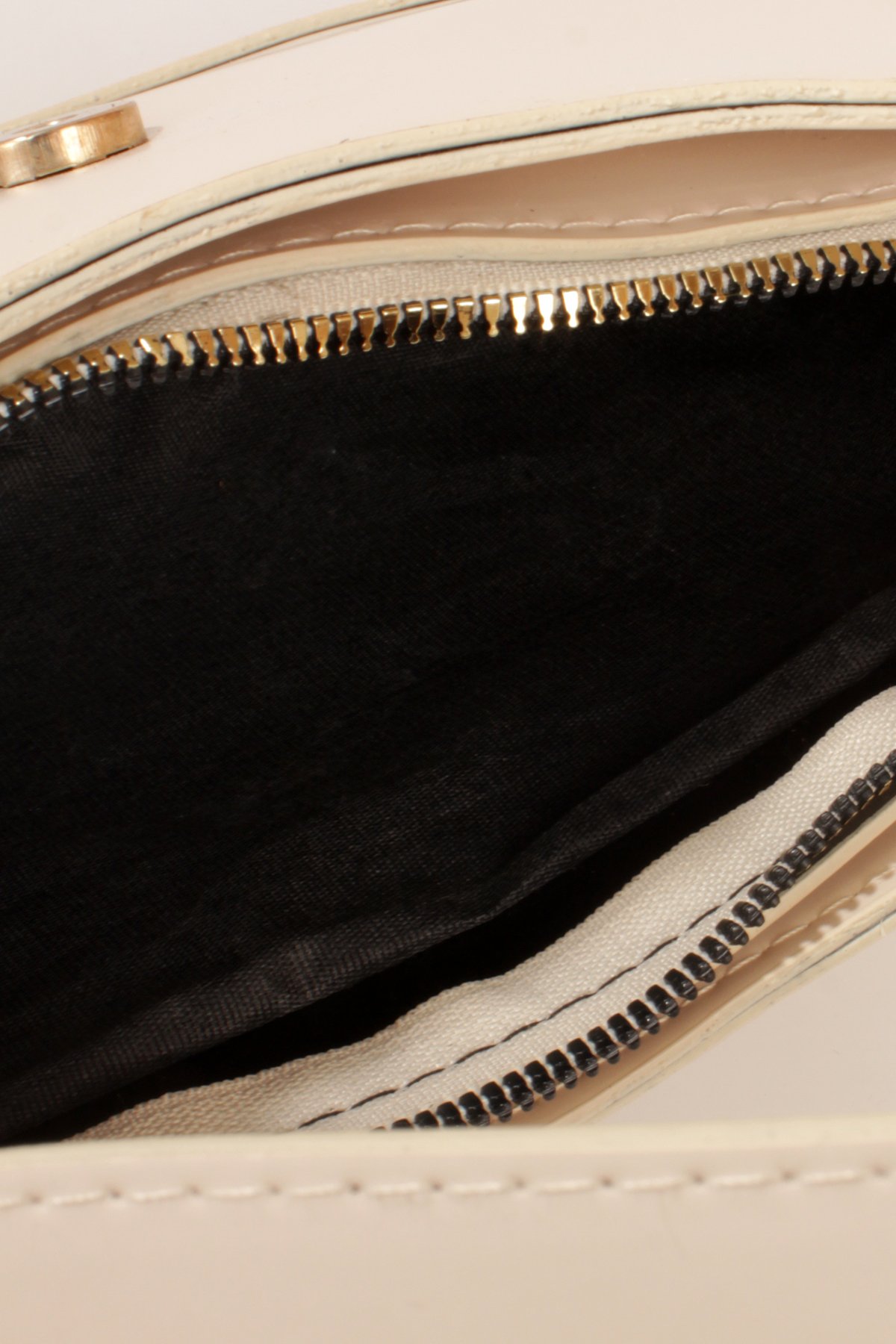 LWE1811-SyhTalhaLuwwe Bag'sKadın Yumuşak Doku Kemer Kapak Detayı Fermuarlı Kapama Kararmaz Aksesuarlı Baget Omuz Çantası (1811)