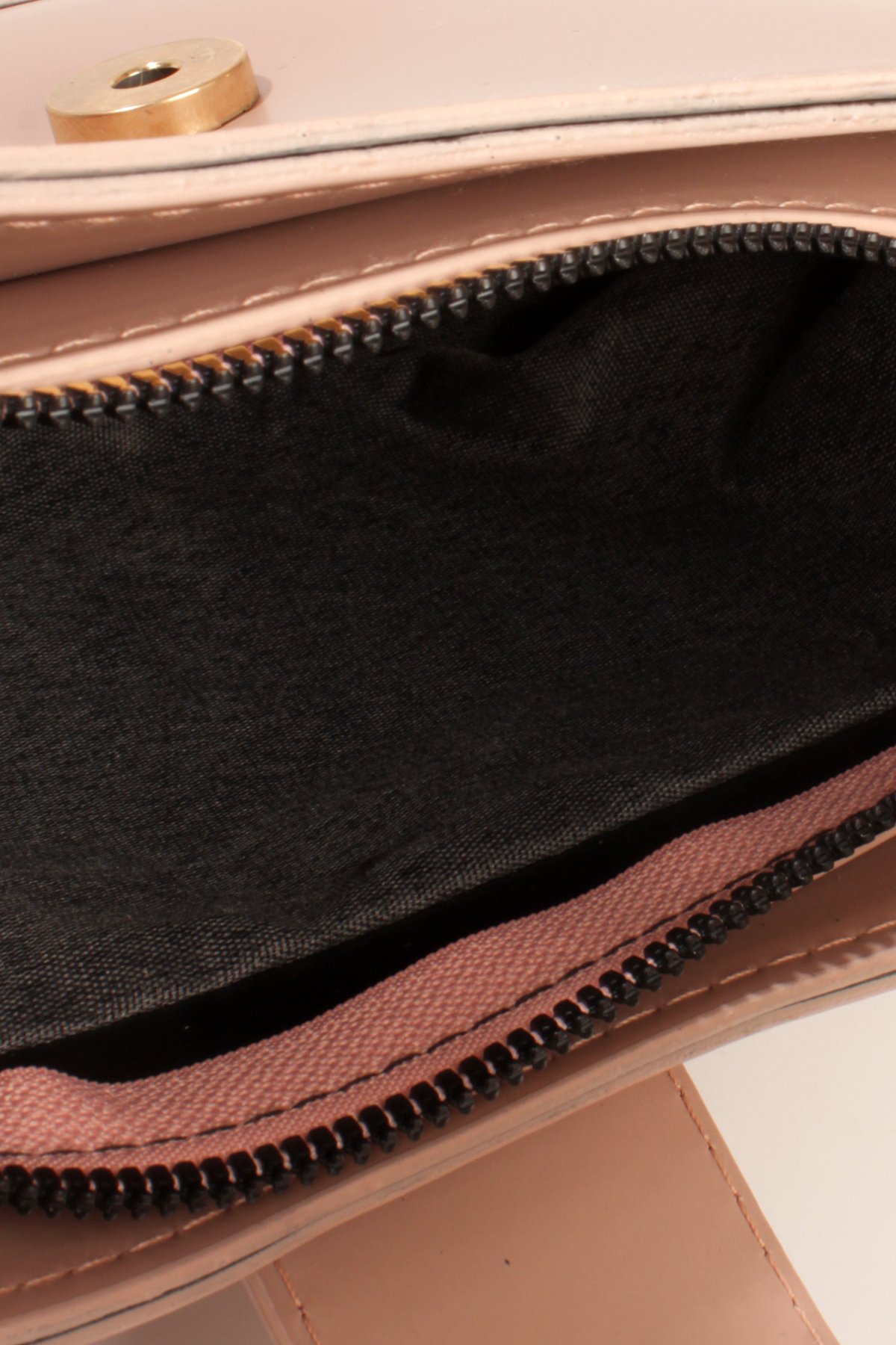 LWE1811-SyhTalhaLuwwe Bag'sKadın Yumuşak Doku Kemer Kapak Detayı Fermuarlı Kapama Kararmaz Aksesuarlı Baget Omuz Çantası (1811)