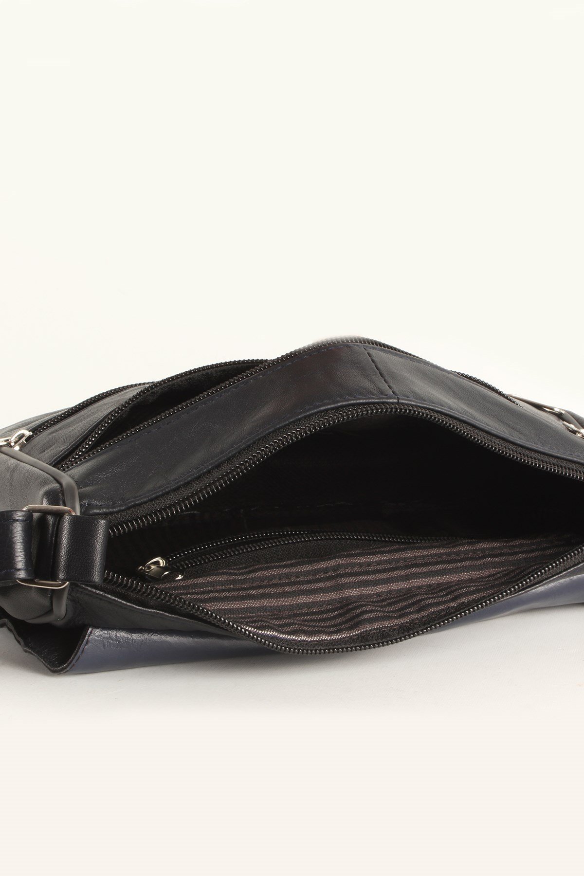 LWE1406-SLuwweLuwwe Bag'sKadın Yumuşak Hakiki Deri Parçalı ve Renkli Omuz Çantası (1406)