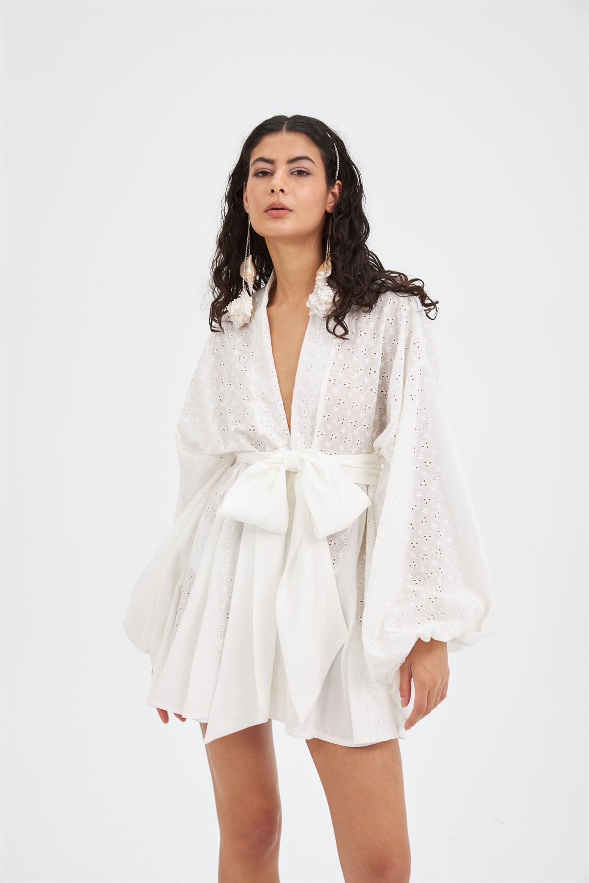 Bodhi Beyaz Balon Kollu Fistolu Mini Kimono