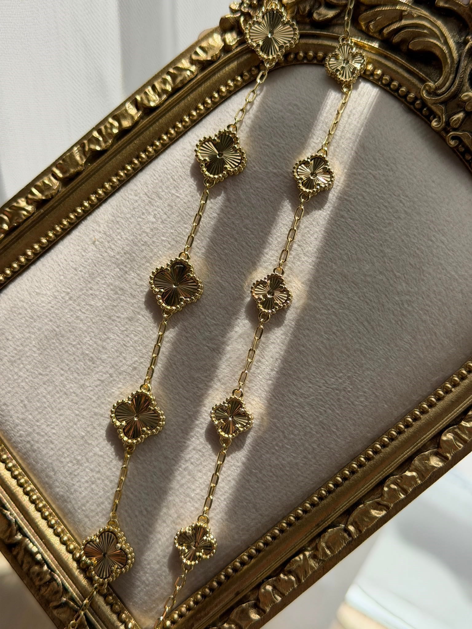 MARKA MODEL ÖZEL PARLAK GÖRÜNÜM ÇOKLU MODEL BİLEKLİK
