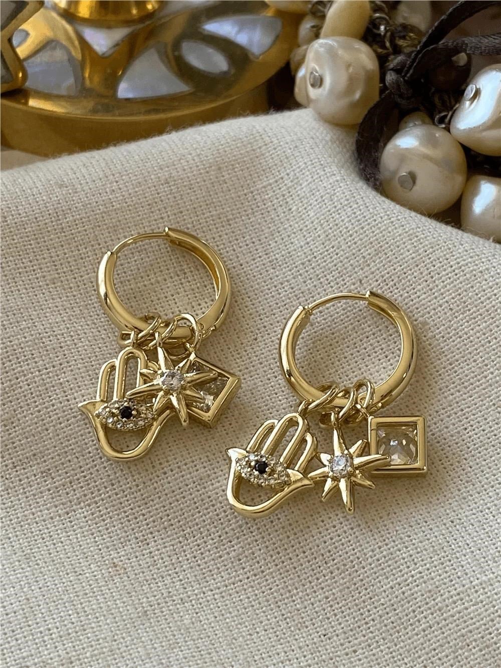 VİP SERİ 14K FATMAANAELİ VE KUTUP YILDIZI MODEL CHARM KÜPE