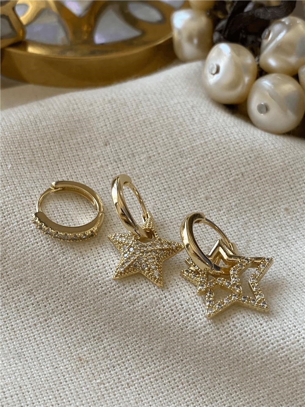 VİP SERİ 14K ÜÇLÜ ÇİFT YILDIZ DETAY SALLANTILI GOLD KÜPE