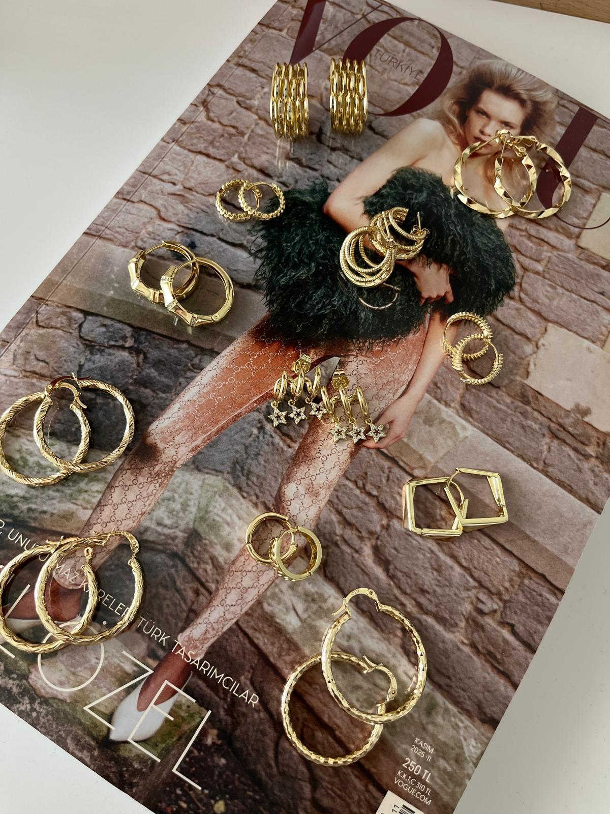 VİP SERİ İÇ İÇE GEÇMELİ BOMBELİ PRİZMA MODEL GOLD KÜPE