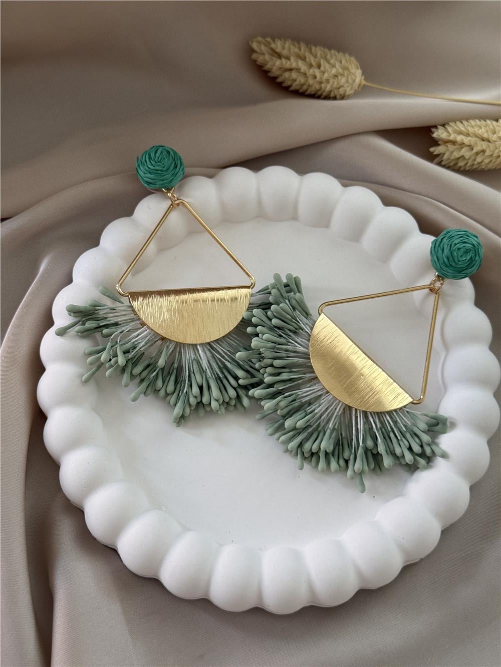 Gold Plaka Detaylı Hasır Küpe