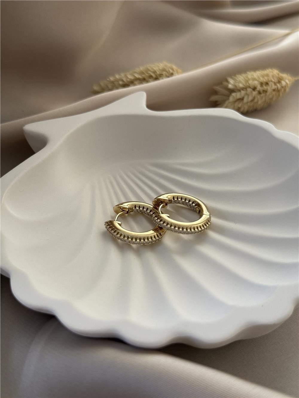 Özel Seri Tırtıklı Ful Taşlı Minimal Halka Küpe