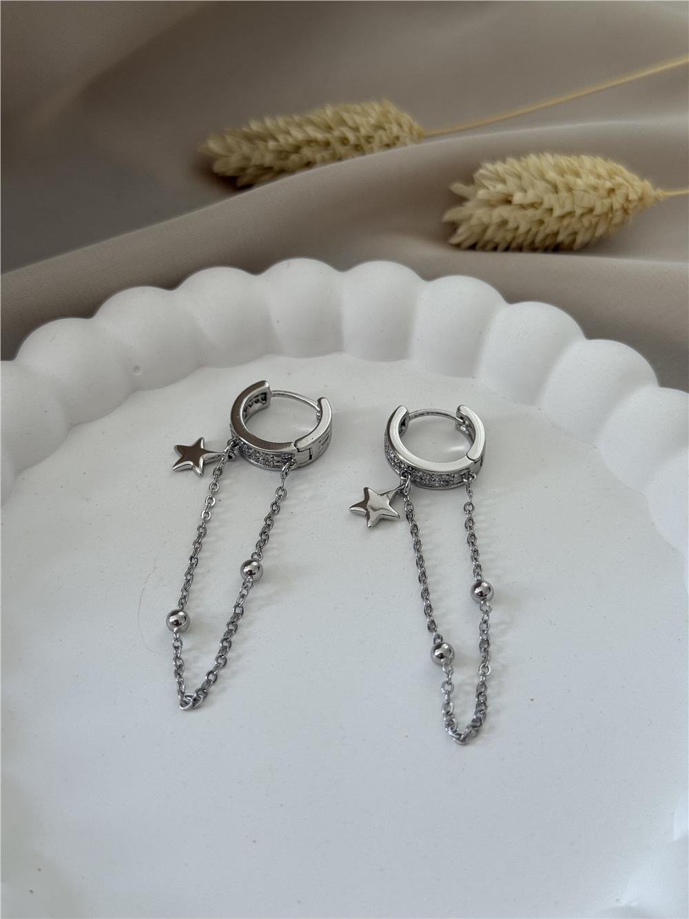 Özel Seri Yıldızlı Zincir Sallantılı Minimal Halka Küpe 