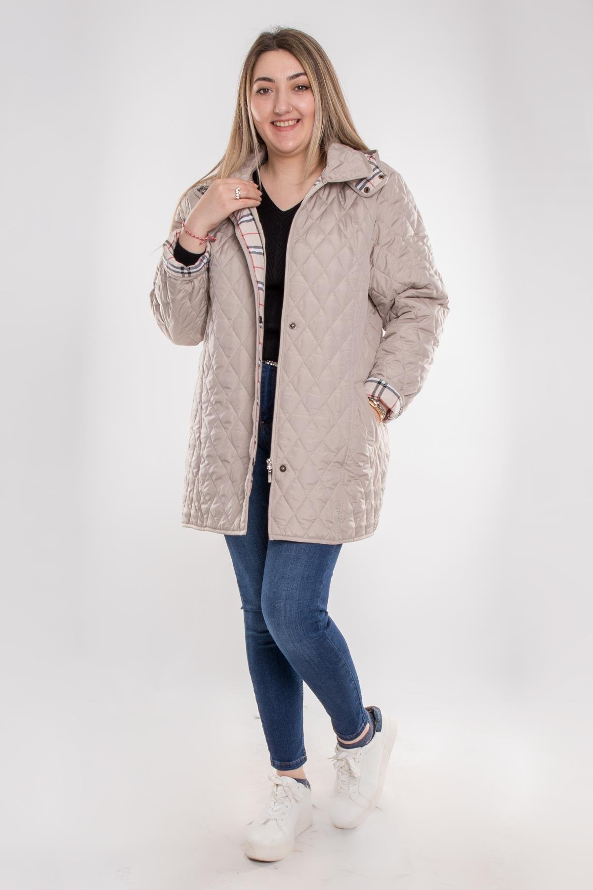 1004 Büyük Beden Kapitone Cep Fermuarlı Beli Bağcıklı Kapüşonlu Kadın Trençkot