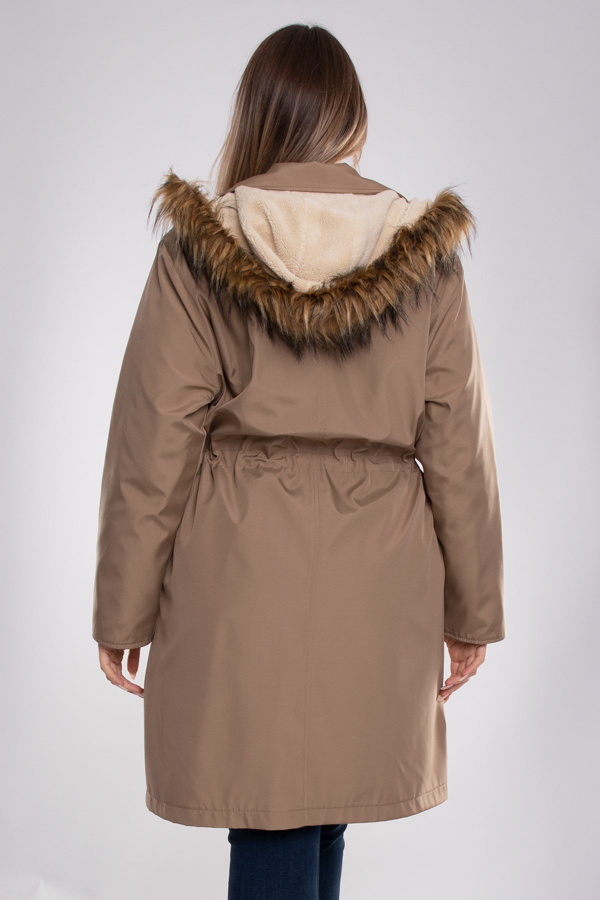 1012 Ultra Battal Beli Bağcıklı Kapüşonlu Kürklü Uzun Kadın Mont