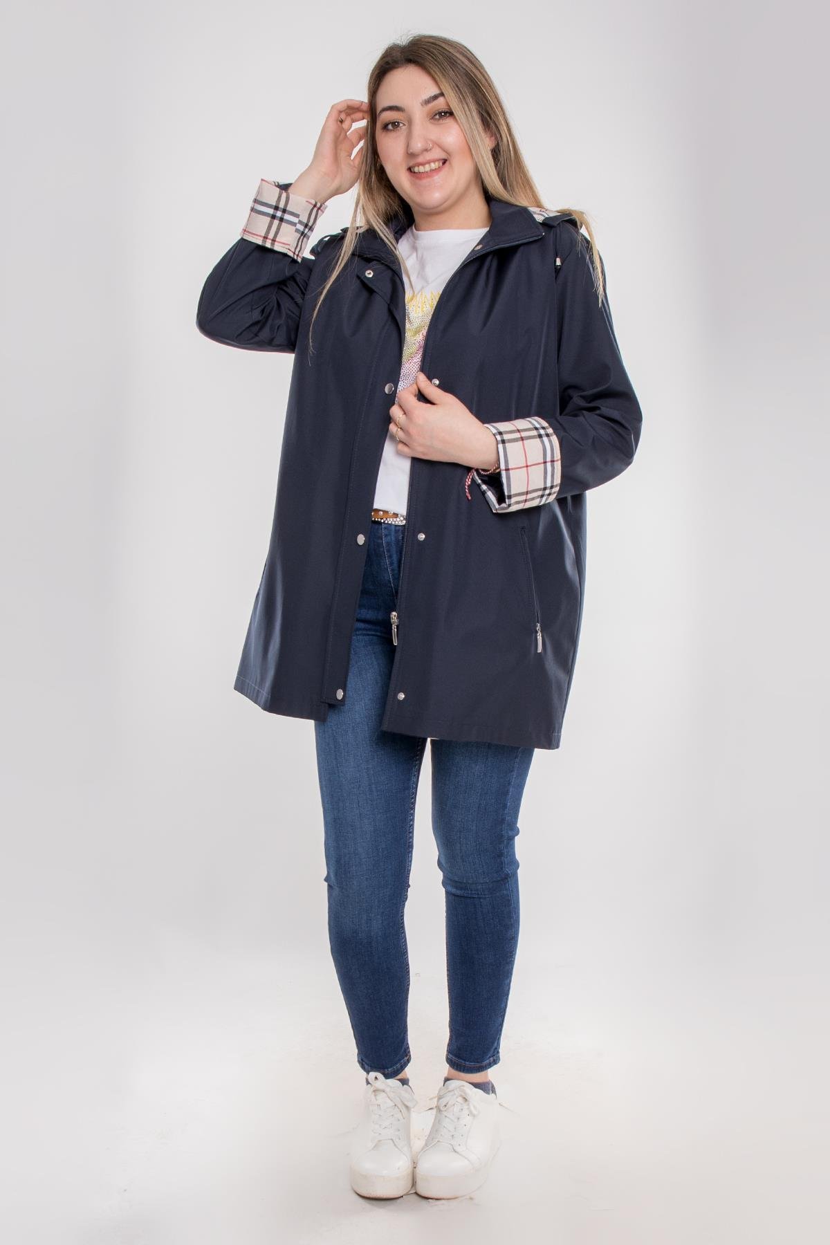 1017 Büyük Beden Cep Fermuarlı Beli Bağcıklı Kapüşonlu Kadın Trençkot