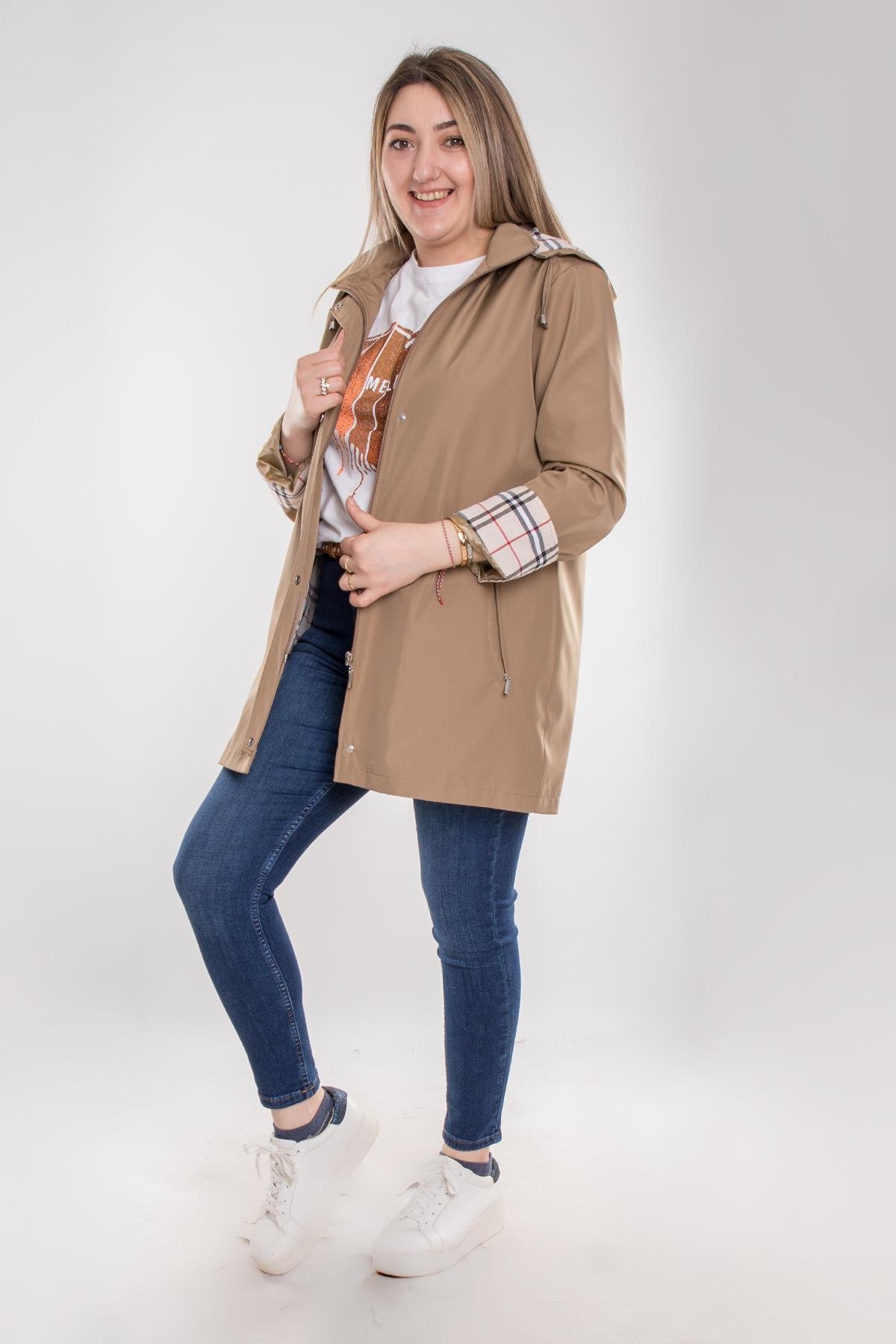 1017 Büyük Beden Cep Fermuarlı Beli Bağcıklı Kapüşonlu Kadın Trençkot