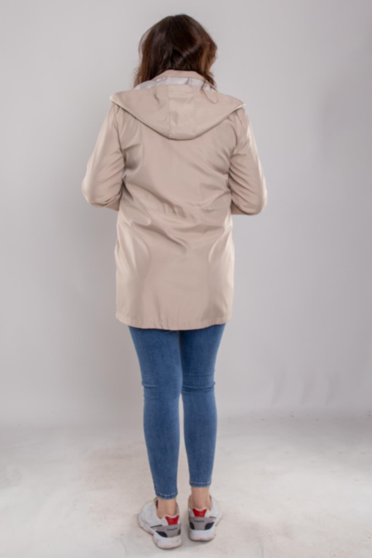 1018 Büyük Beden Beli Bağcıklı Kapşonu ÇıkmalıFermuar ve Çıtçıtlı Yağmurluk