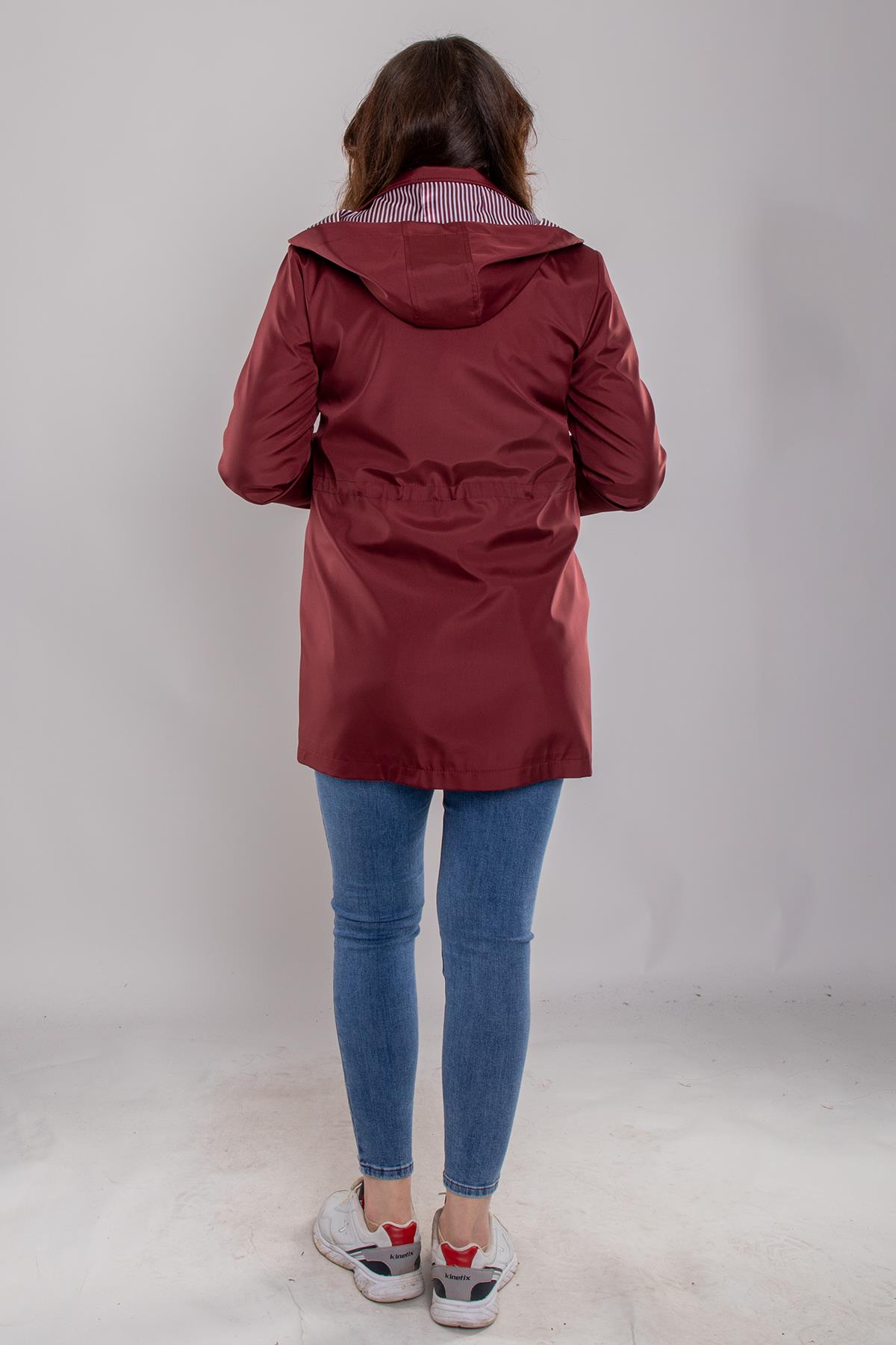 1018 Büyük Beden Beli Bağcıklı Kapşonu ÇıkmalıFermuar ve Çıtçıtlı Yağmurluk