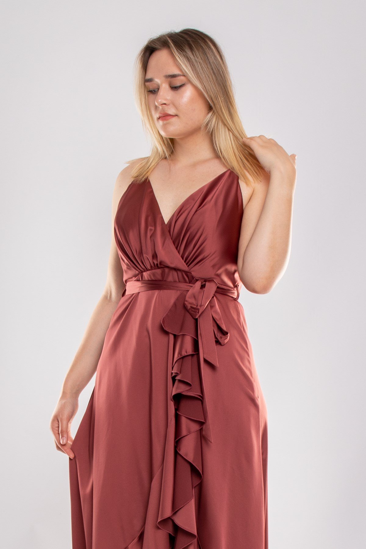 1026 Büyükbeden Saten Eteği Katkat Uzun Abiye Elbise