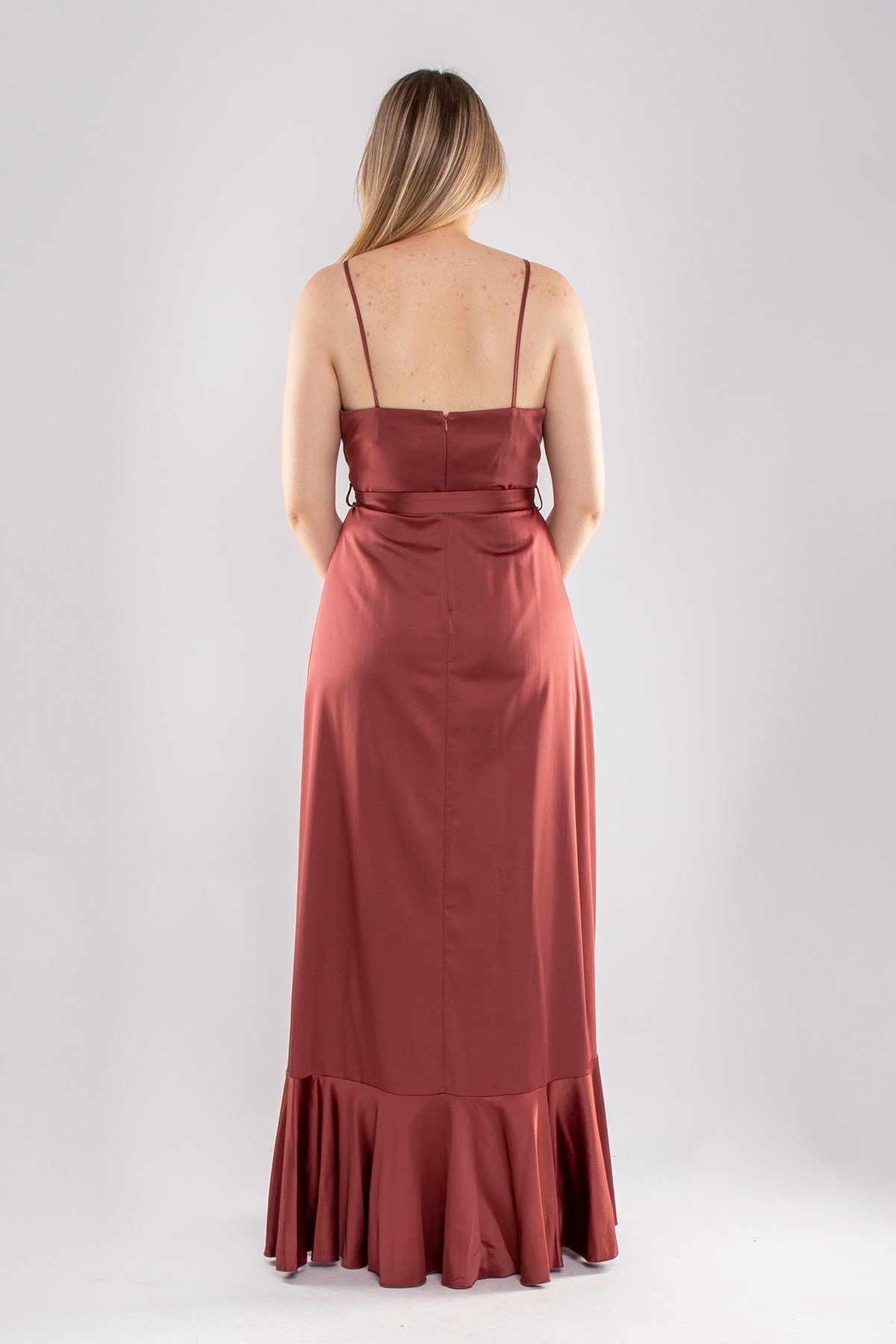 1026 Büyükbeden Saten Eteği Katkat Uzun Abiye Elbise