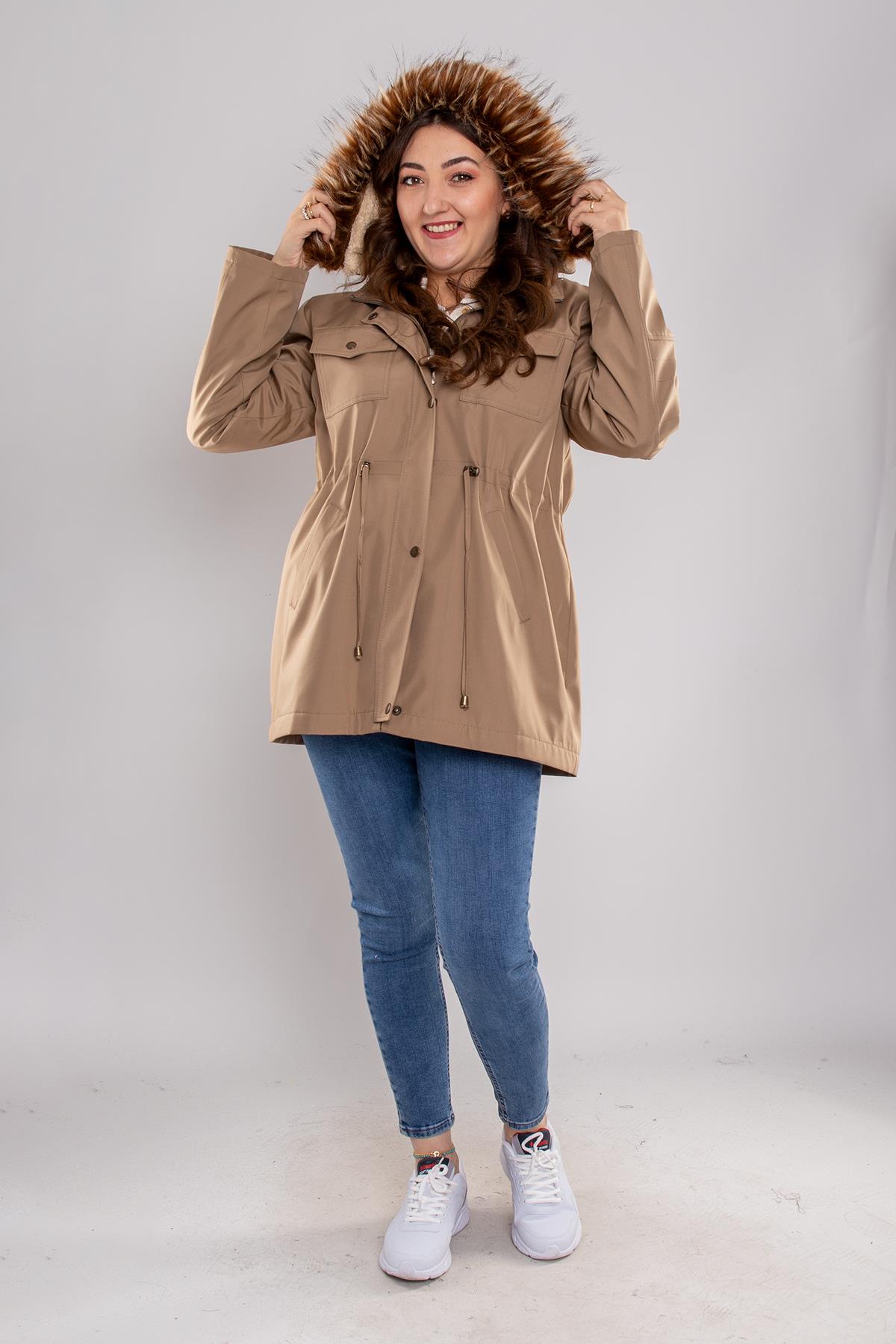 1027 Büyük Beden İçi Kürklü Kapüşonlu 4 Cep Beli Bağcıklı Kadın Kap