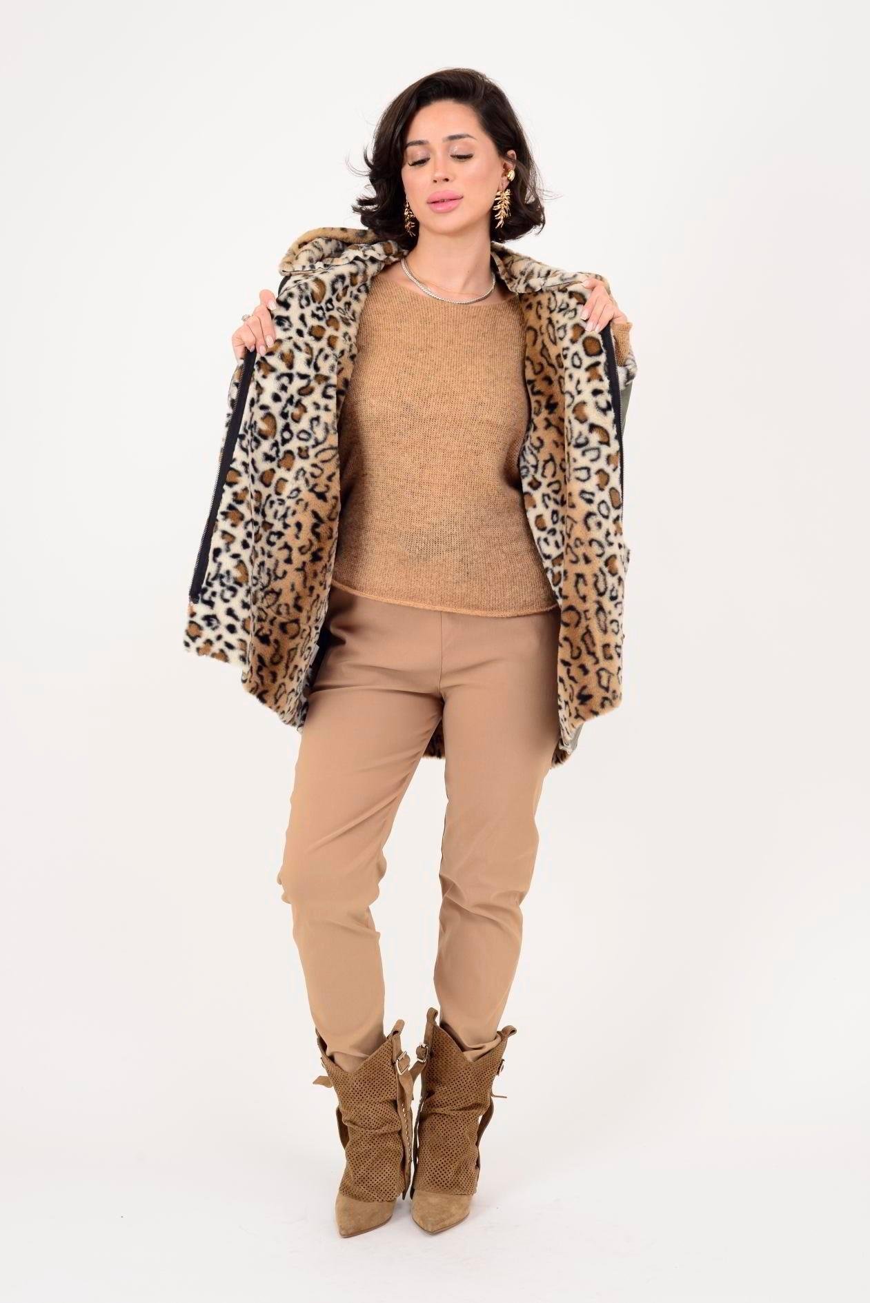 10299-10 Leopar Desen İçi Peluş Kürklü Kapüşonlu Kadın Keçe Kaban