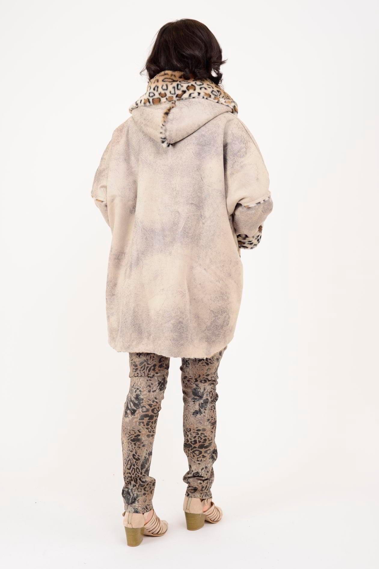 10299-10 Leopar Desen İçi Peluş Kürklü Kapüşonlu Kadın Keçe Kaban