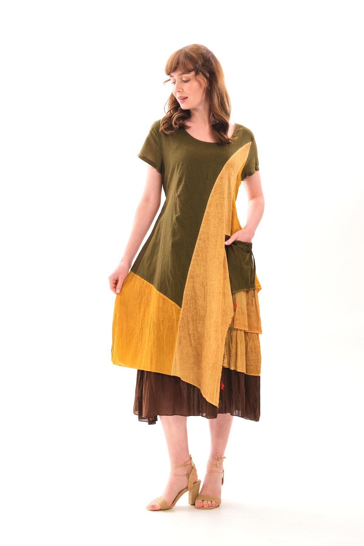 1040 Asimetrik Renkli Kısa Kol Otantik Elbise