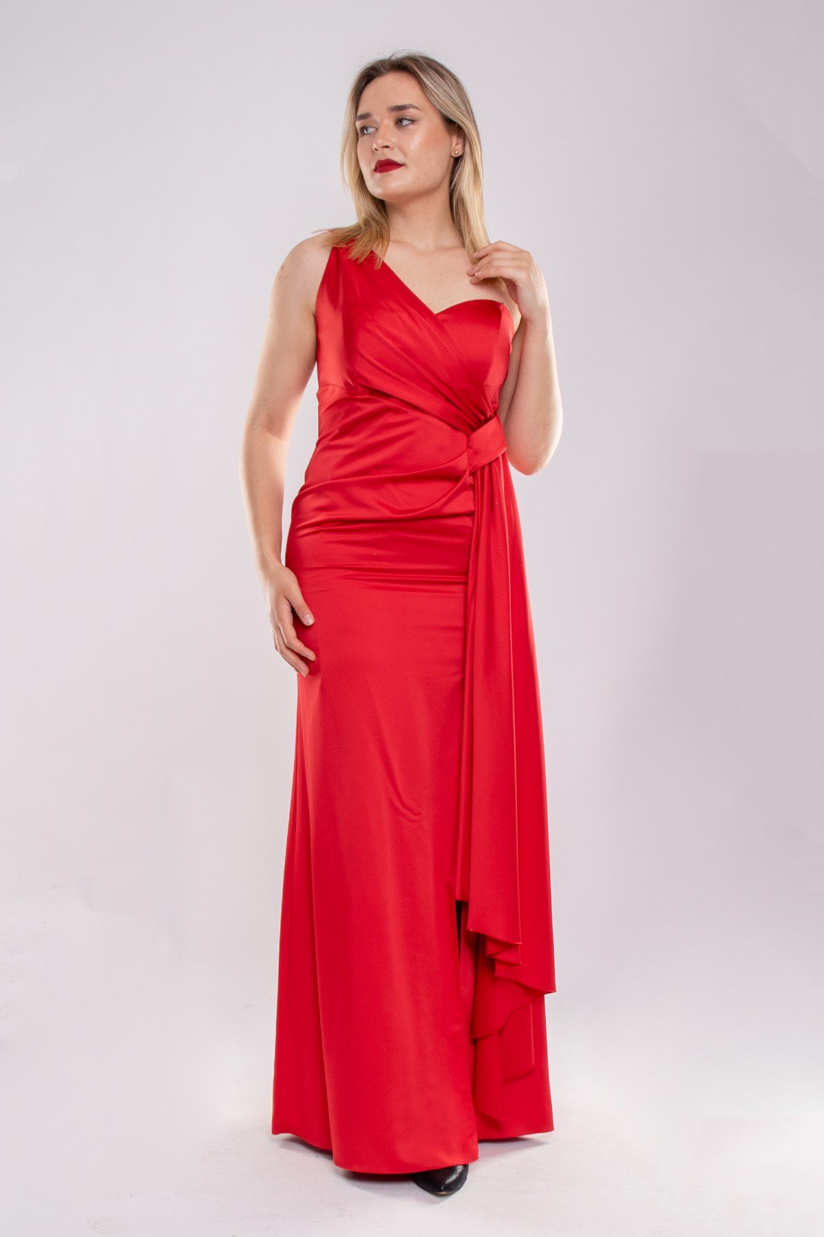 1044 Tek Omuz Şal Detay Uzun Saten Elbise