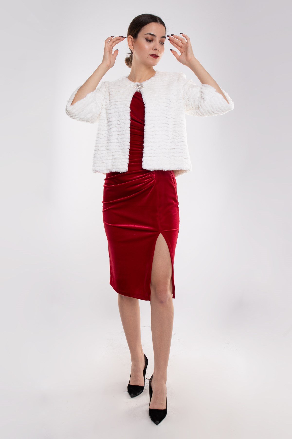 1050 Büyük Beden Broşlu Katkat Kürklü Kısa Ceket