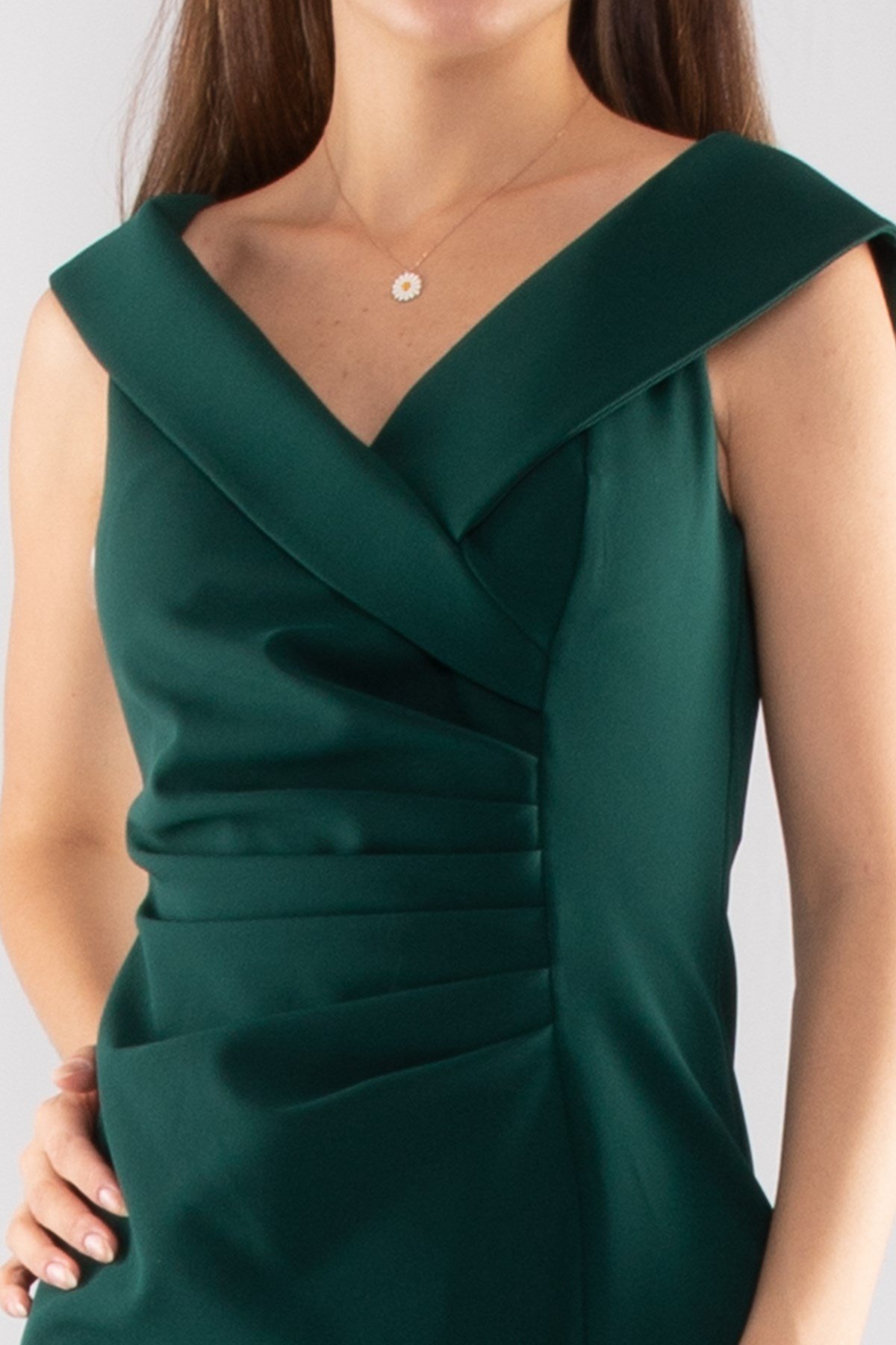 1057 Madonna Yaka Beli Drape Midiboy Krep Elbise