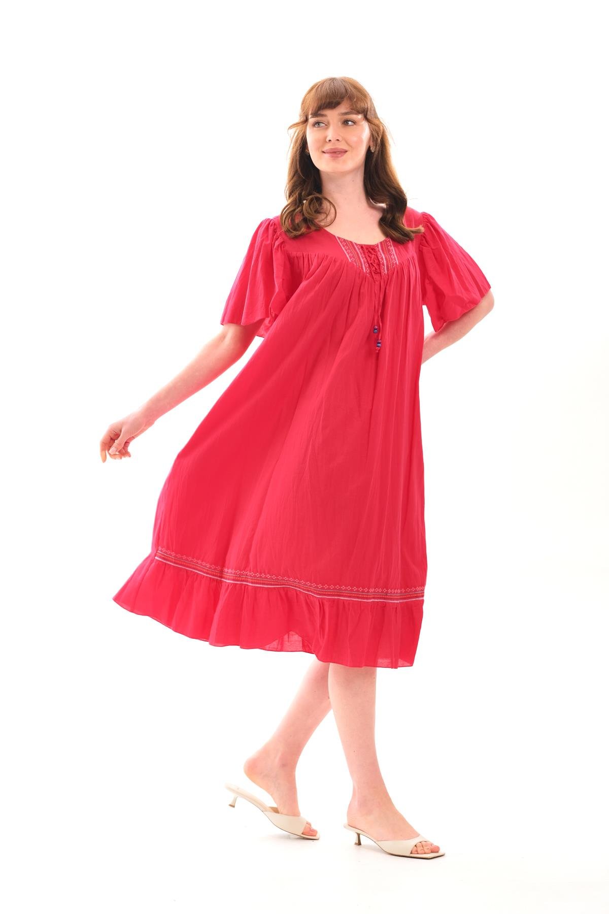 1058 Büyük Beden Ön İpli Yaka Etek Nakışlı Kısa Kol Otantik Elbise