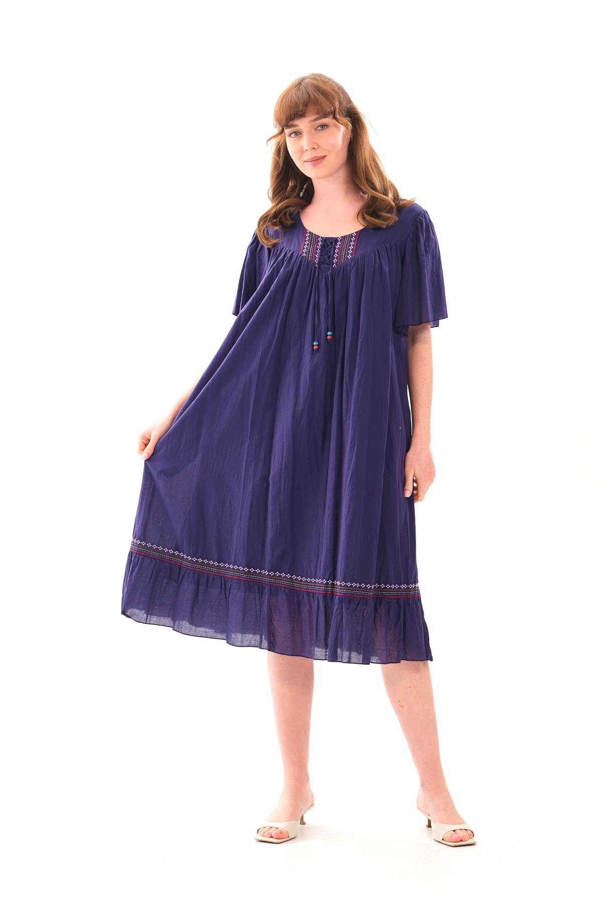 1058 Büyük Beden Ön İpli Yaka Etek Nakışlı Kısa Kol Otantik Elbise