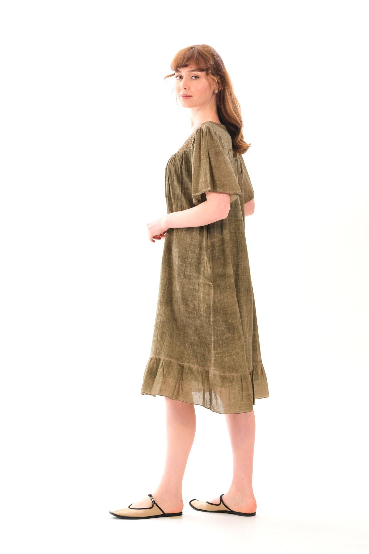 1059 Büyük Beden Yaka Nakışlı Yıkamalı Kısa Kol Otantik Elbise