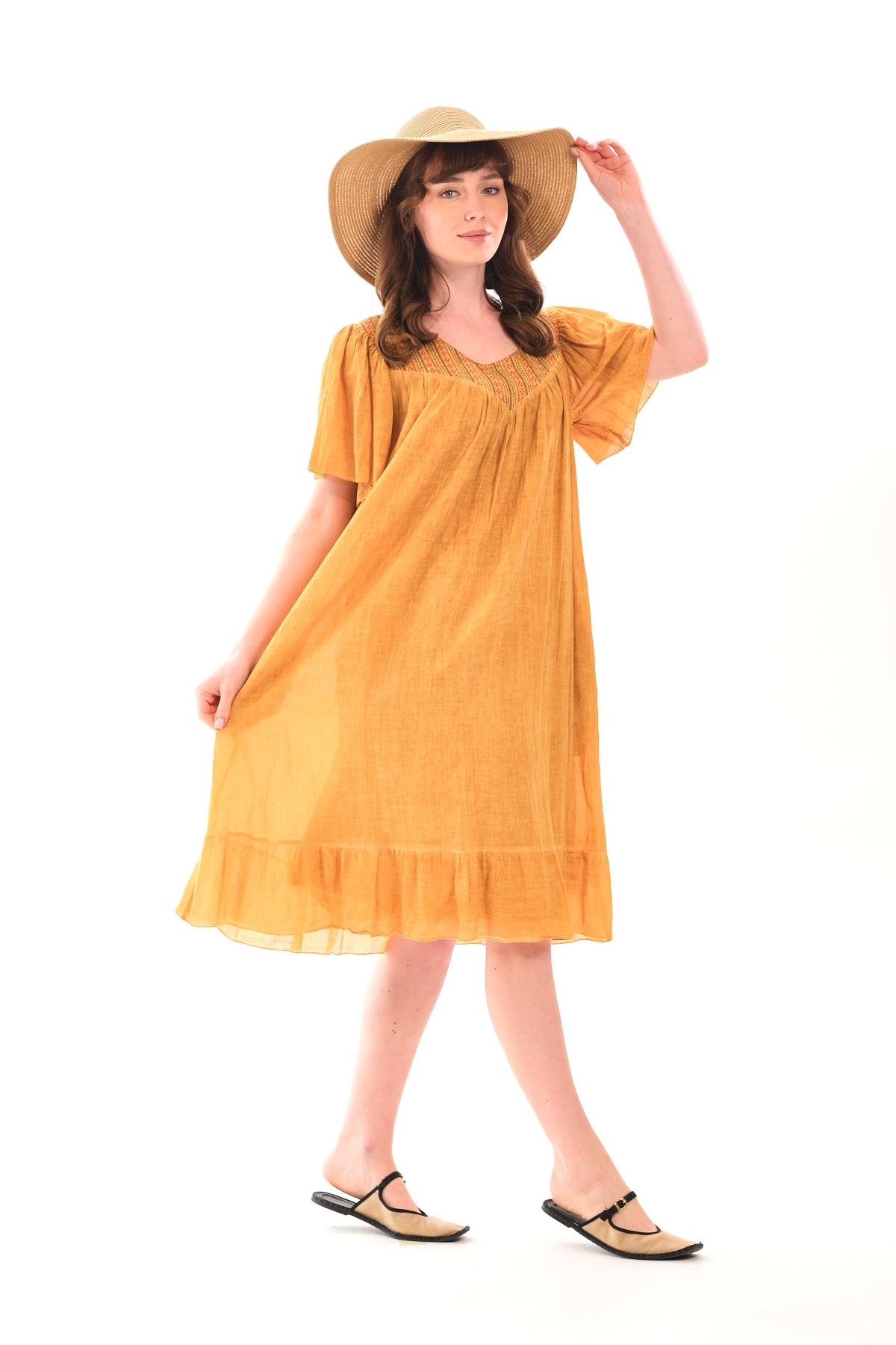 1059 Büyük Beden Yaka Nakışlı Yıkamalı Kısa Kol Otantik Elbise