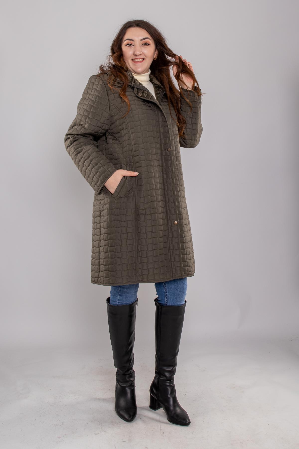 1062-1 Battal İçi Taytüyü Kapitone Kapüşonlu Kadın Mont